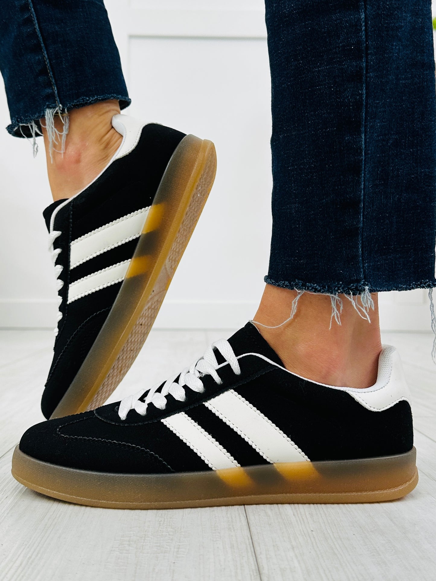 Downtown Dash Sneakers In Black White