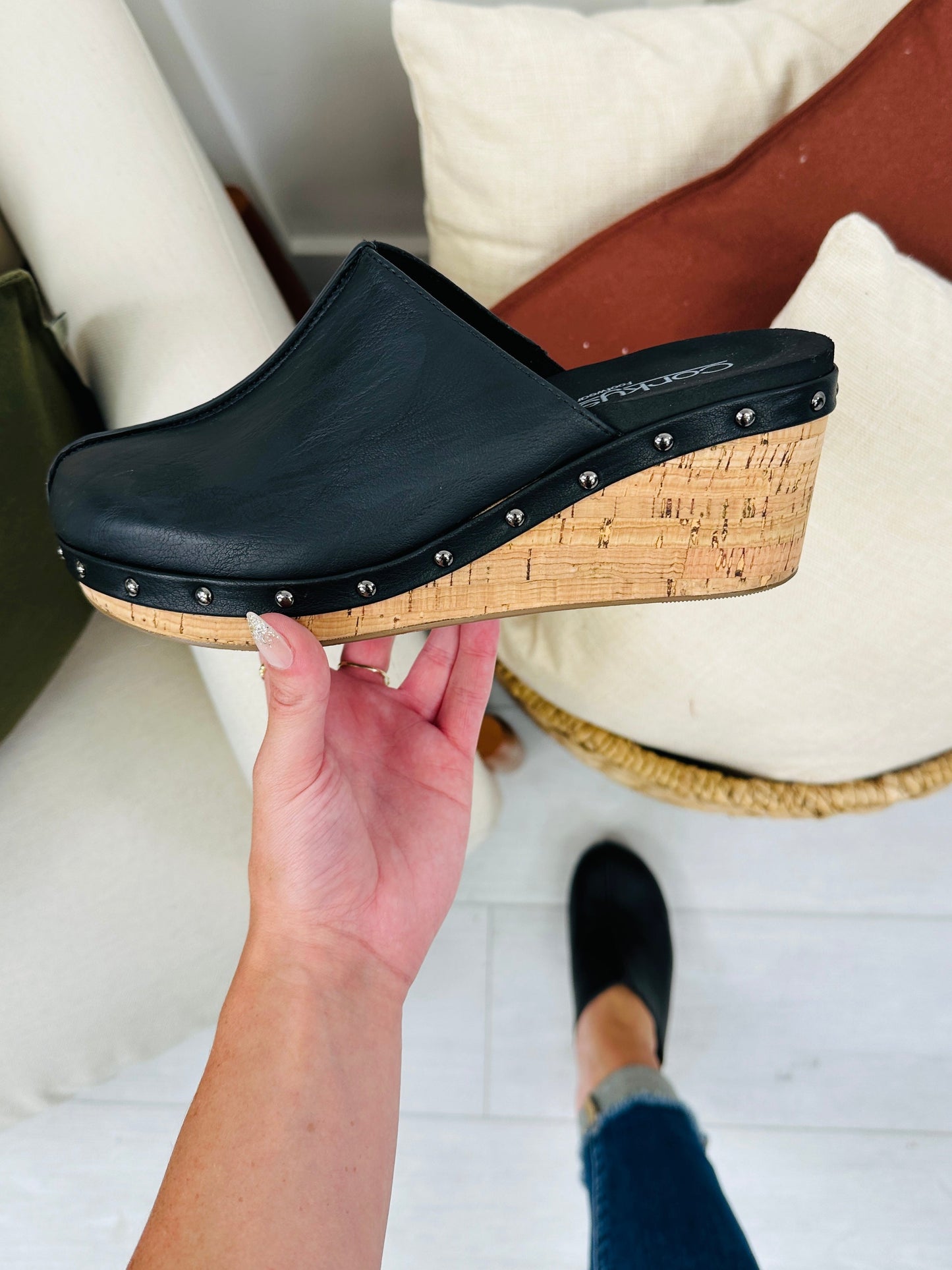 Fashionable Poise Wedges In Black