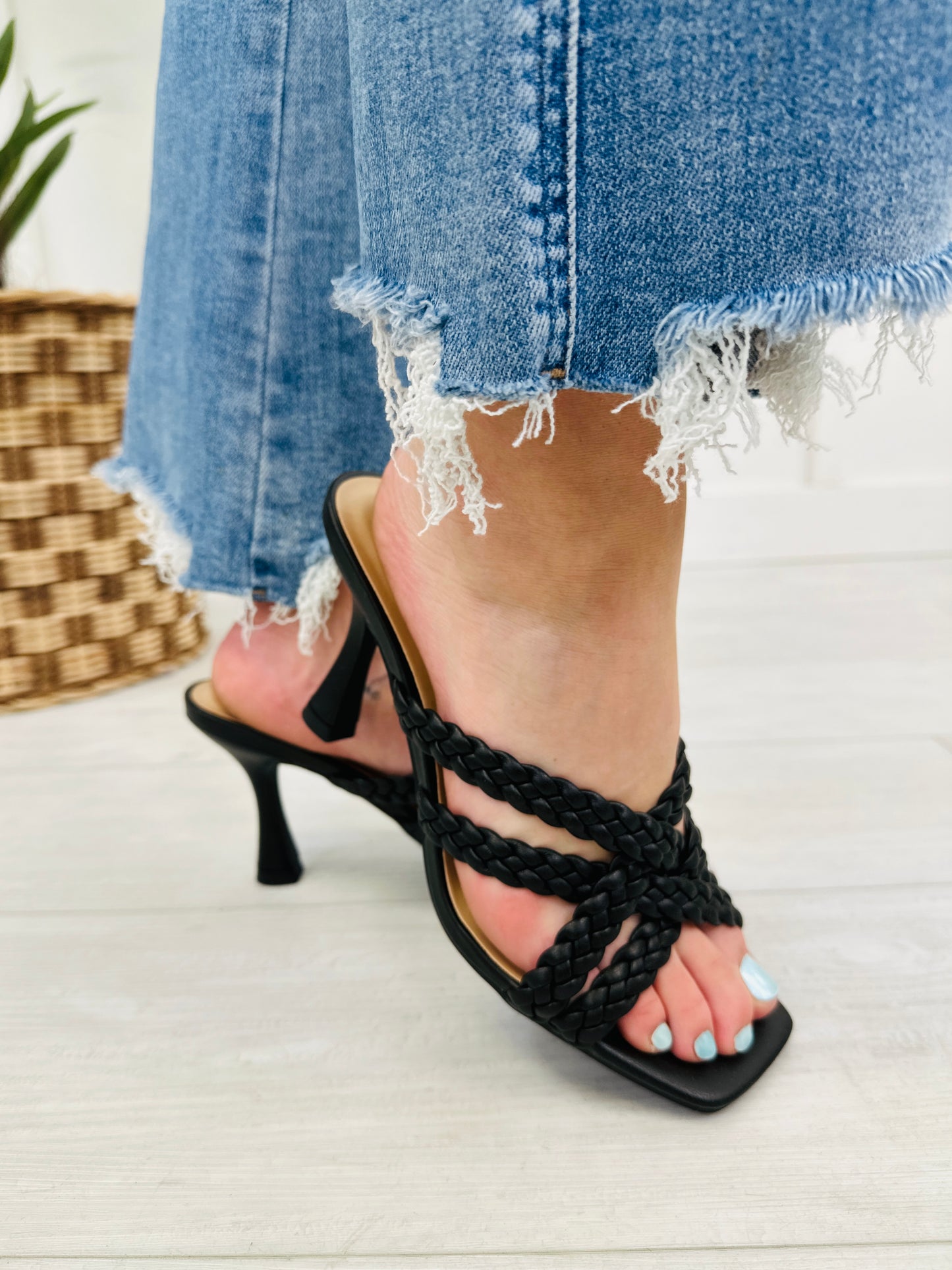 Still Going Strong Sandals In Black