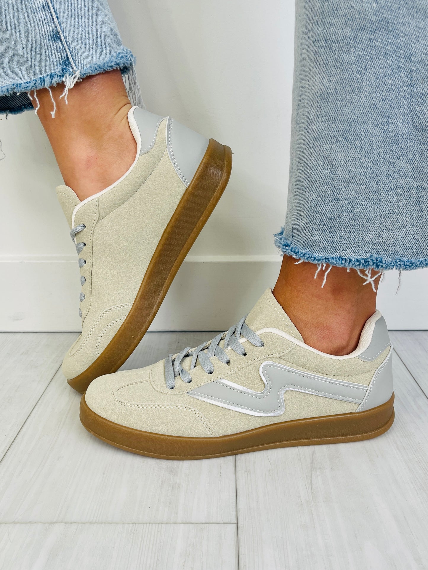 Good Company Sneakers In Beige Grey