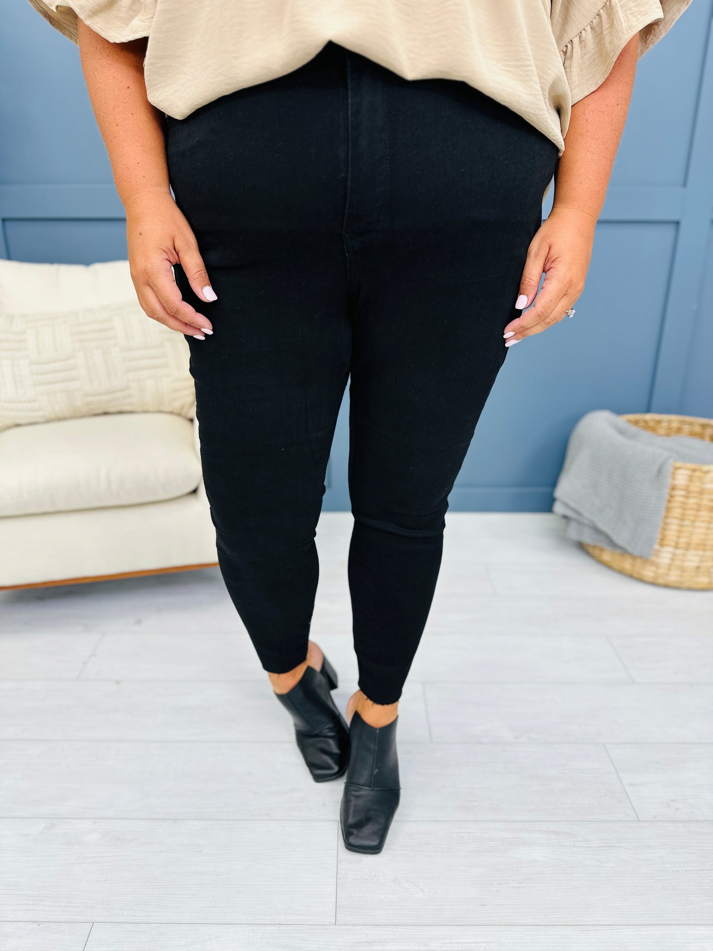 Judy Blue The Trifecta 3.0 Tummy Control And Butt Lifting Skinny Jeans in Black in REG/CURVY