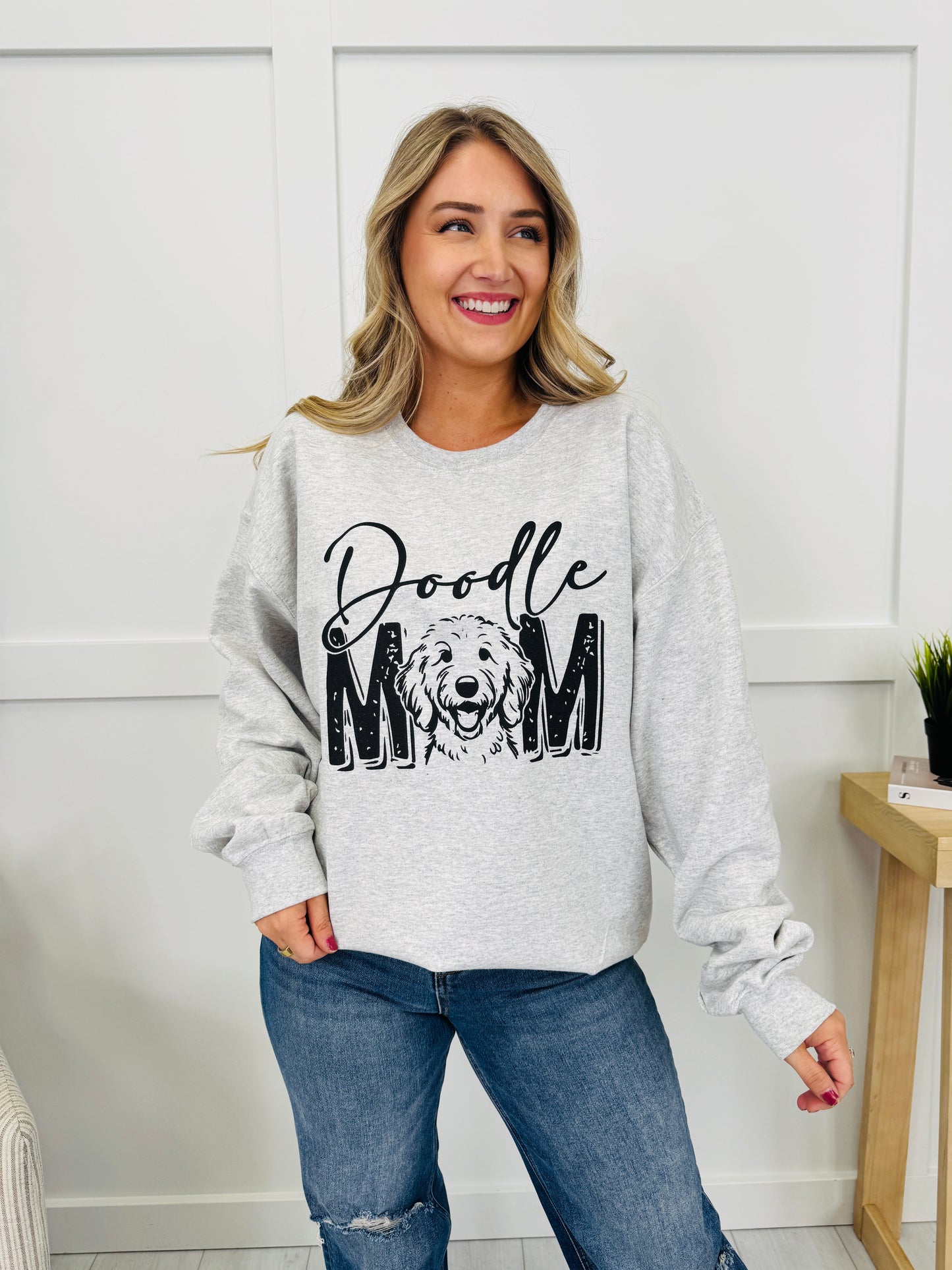 Doodle Mom Graphic Crewneck Sweatshirt