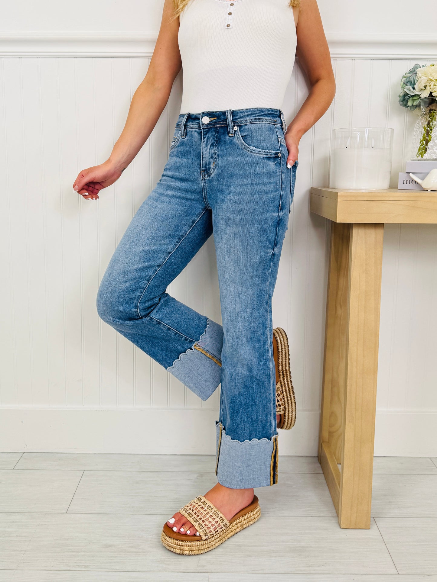 Scallop Sweetheart Tummy Control Cropped Straight Jeans