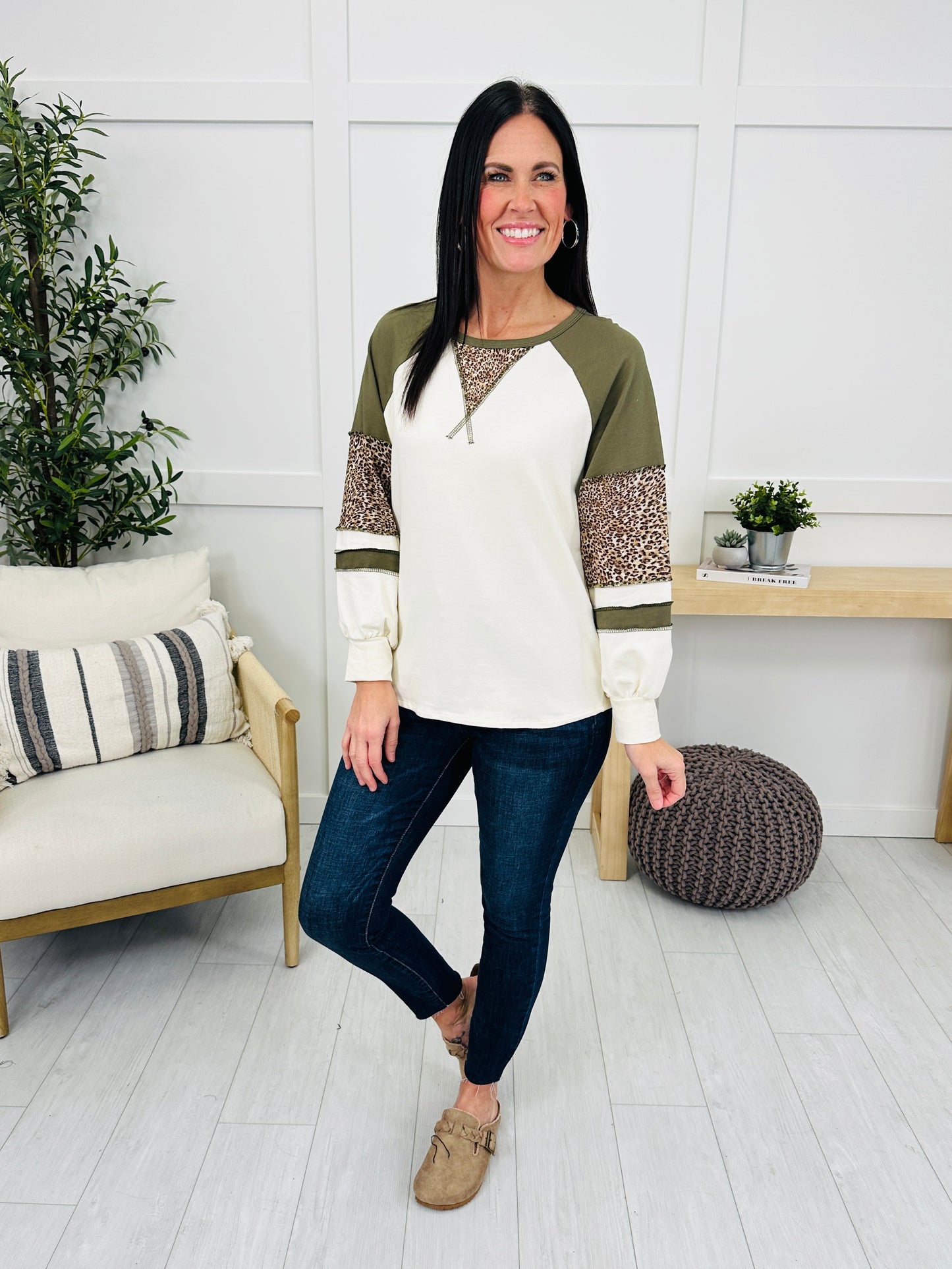 Edge of Ordinary Pullover In Olive