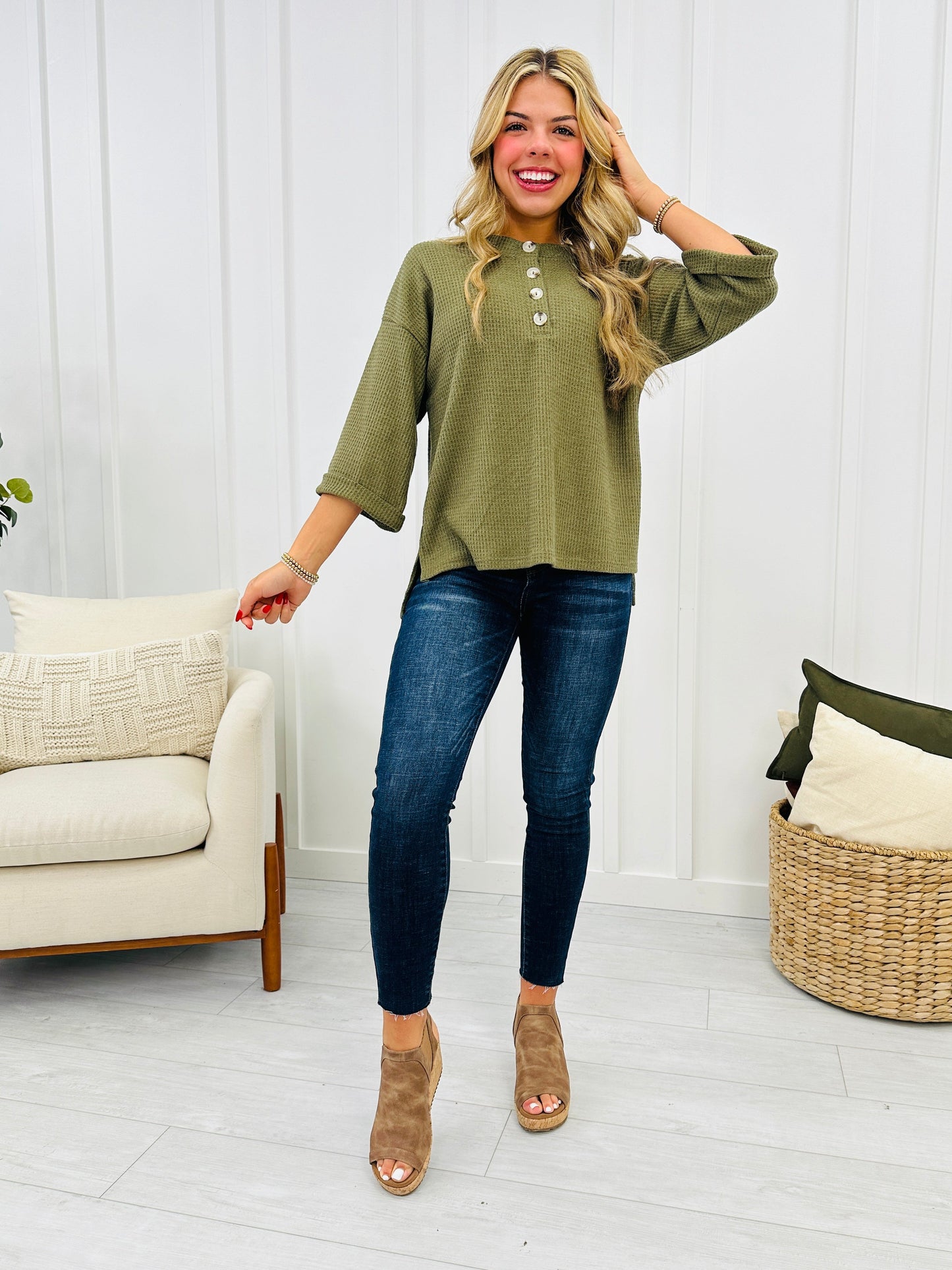 REG/CURVY Cute As a Button Top- Multiple Colors!