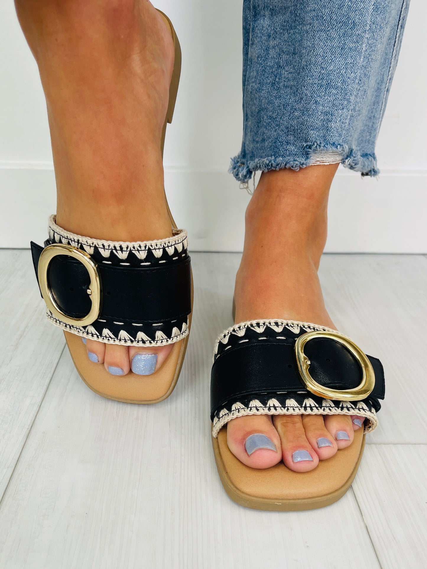 Daily Detail Sandals In Black