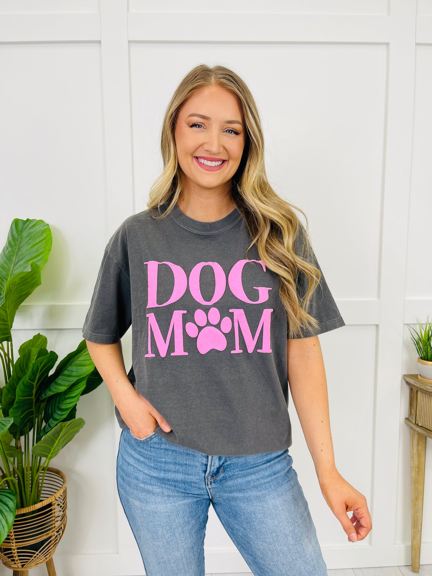 Dog Mom Graphic Tee