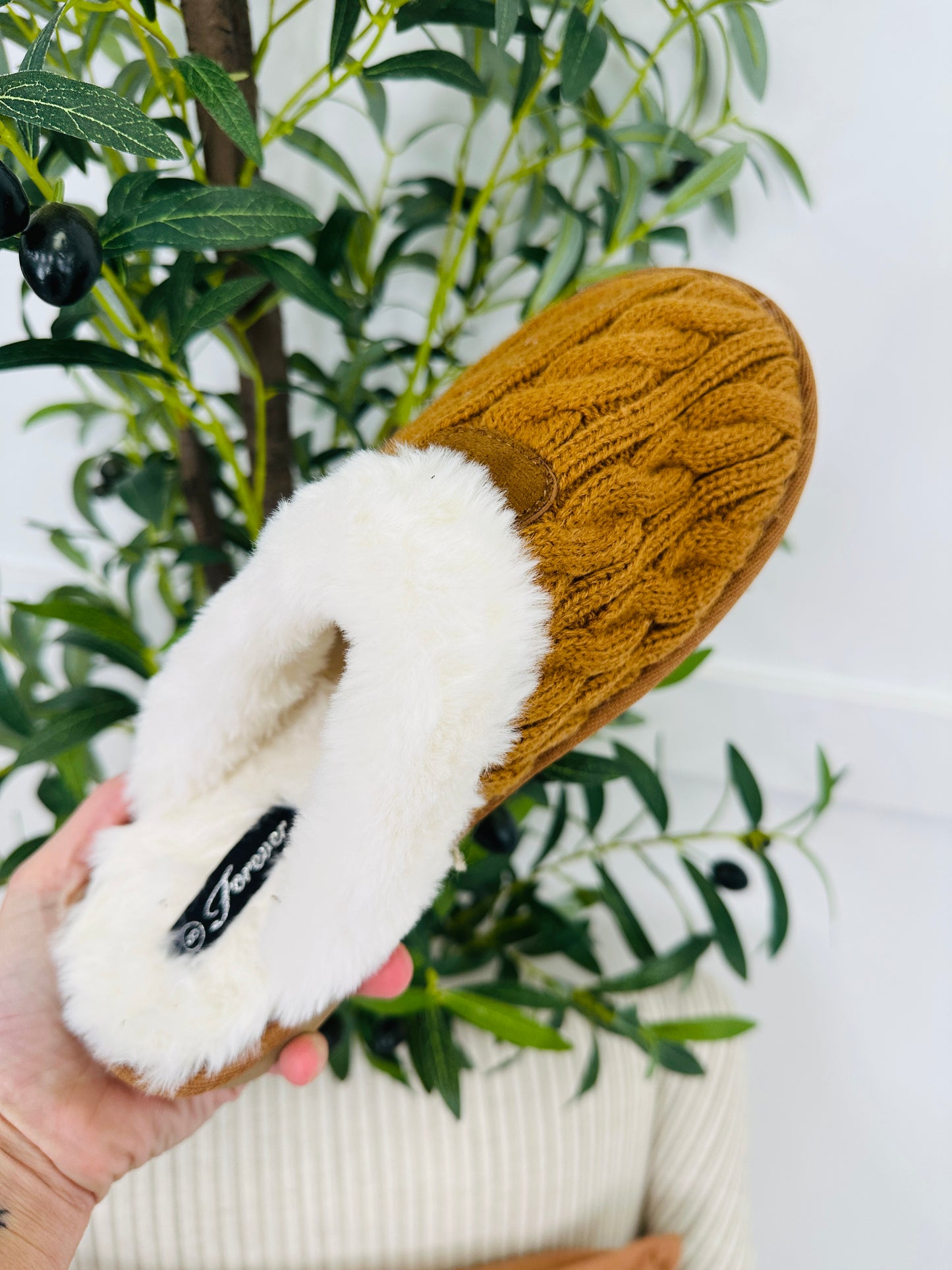 Snug Mode Slippers in Tan