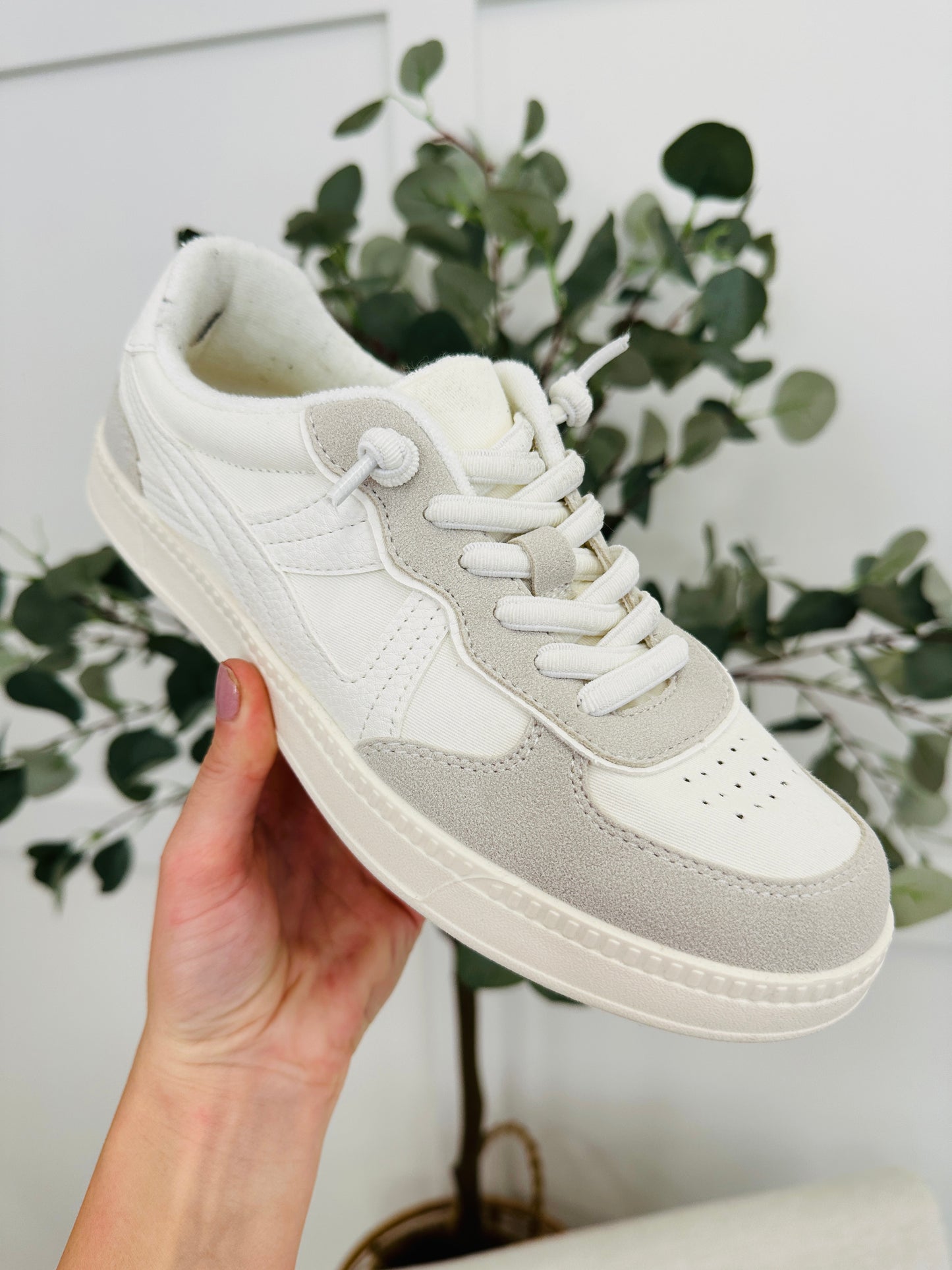 Weekend Wander Sneakers In Cream/Grey