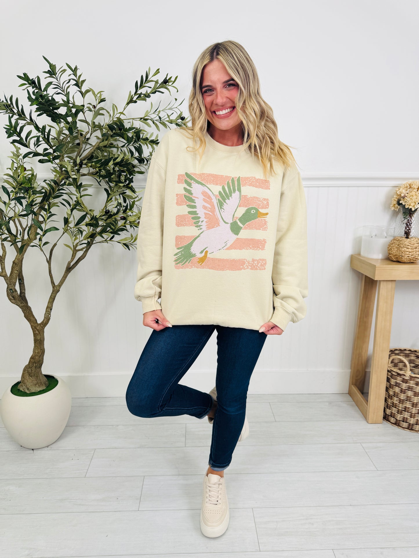 Vintage Duck Graphic Crewneck Sweatshirt