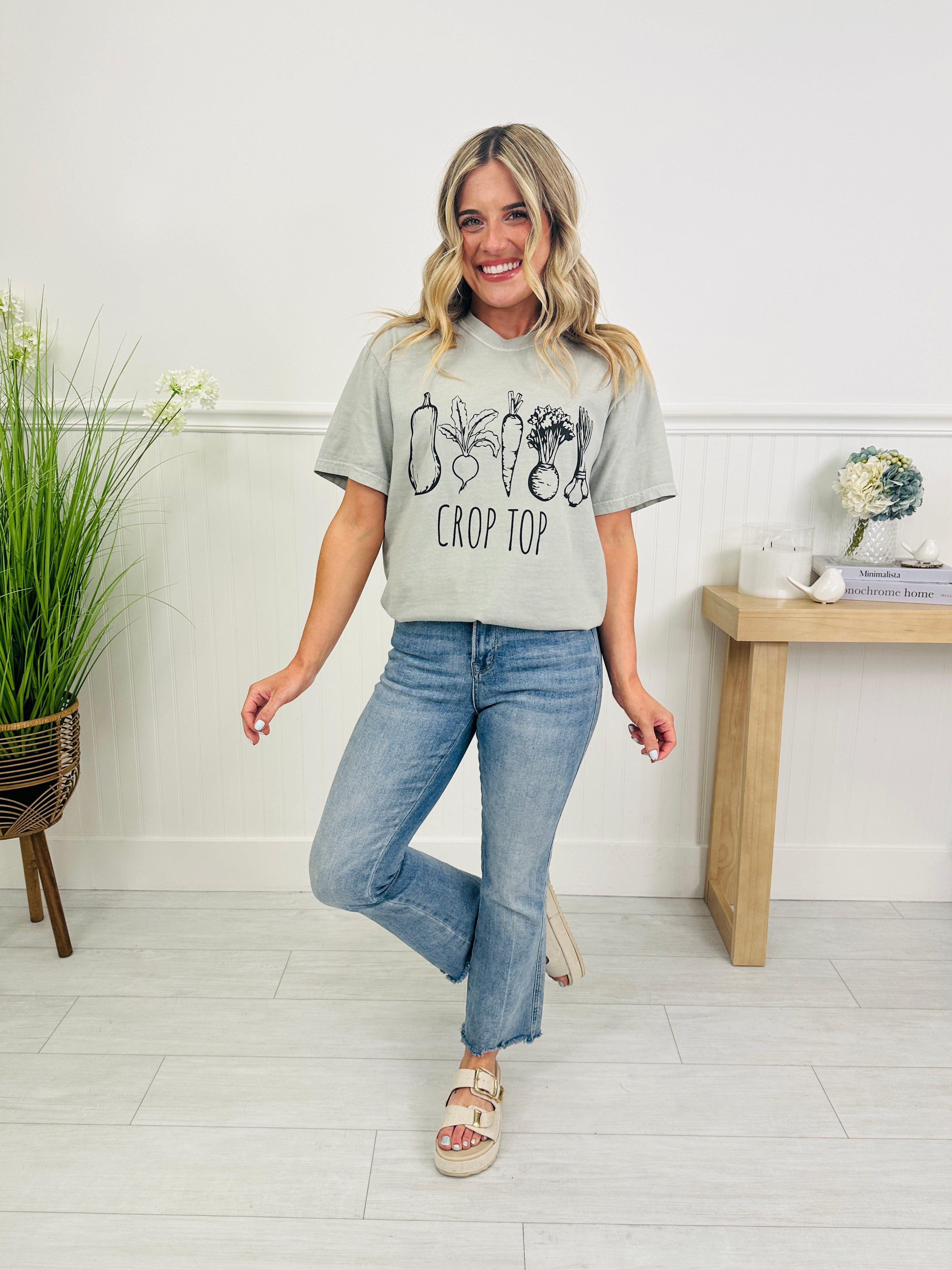 Crop Top Graphic Tee – MOCO Boutique