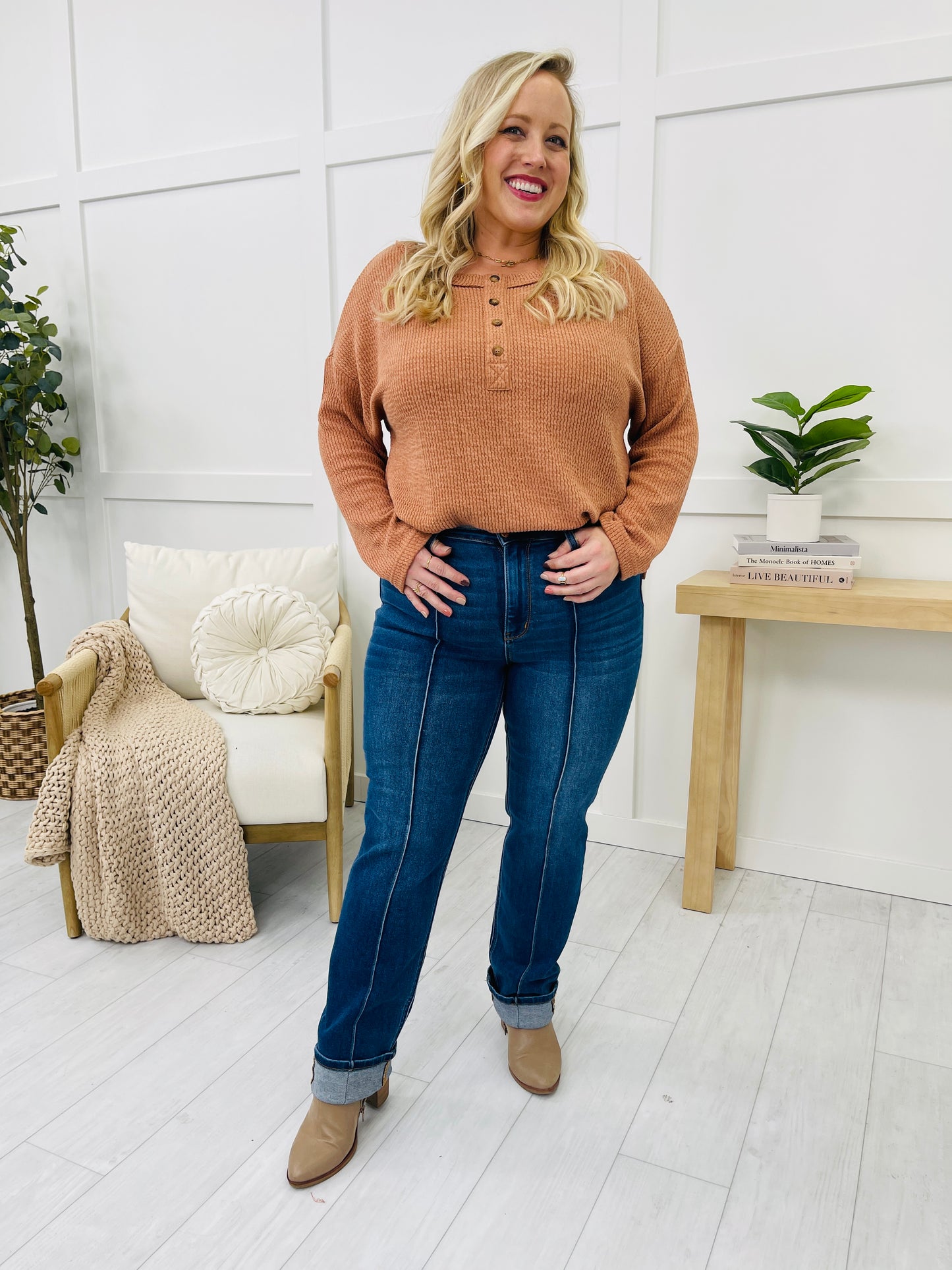 Judy Blue Waiting for You Cuffed Straight Leg Jeans in Reg/Curvy