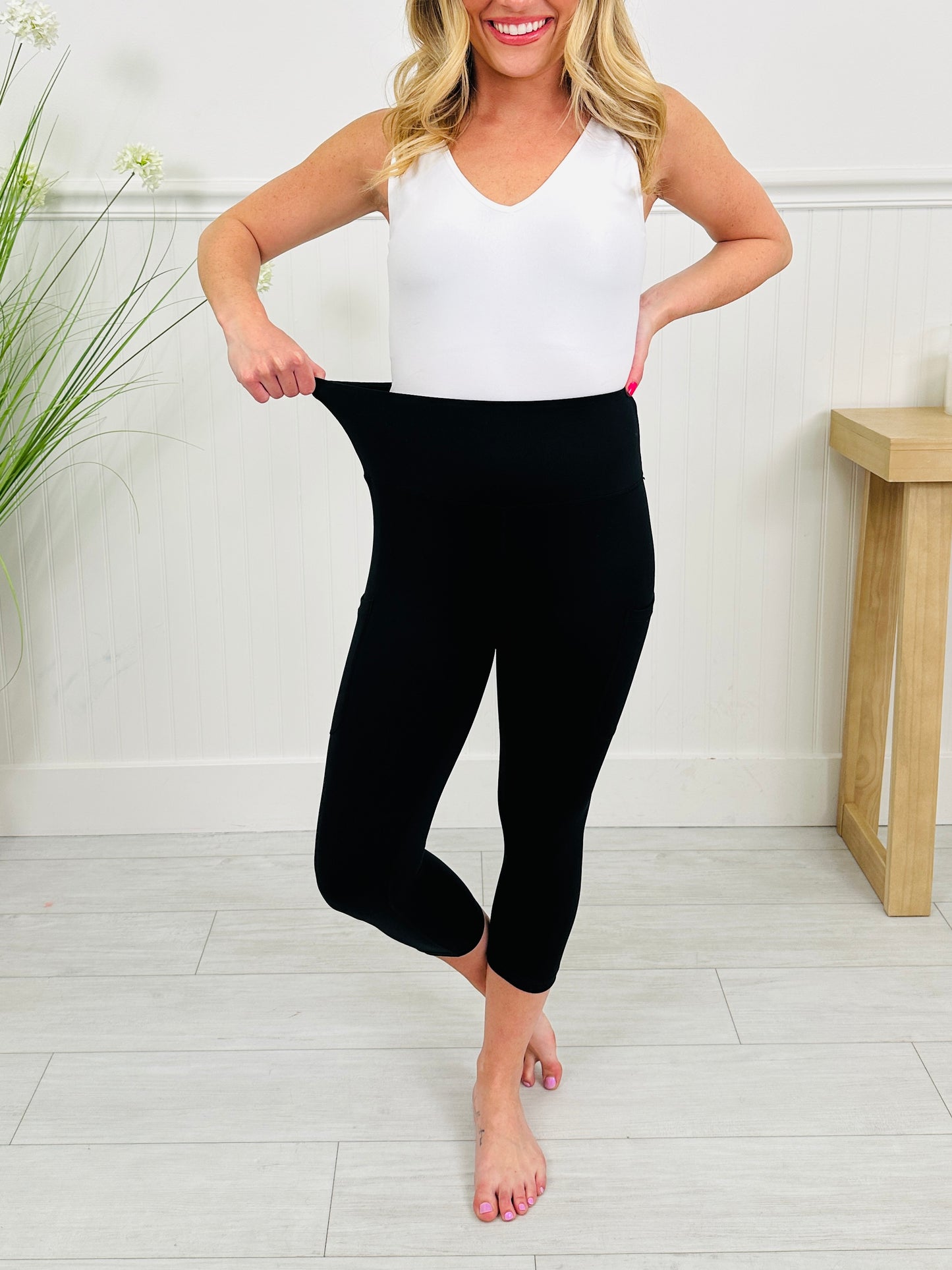 MOCO Exclusive Black Capri Leggings