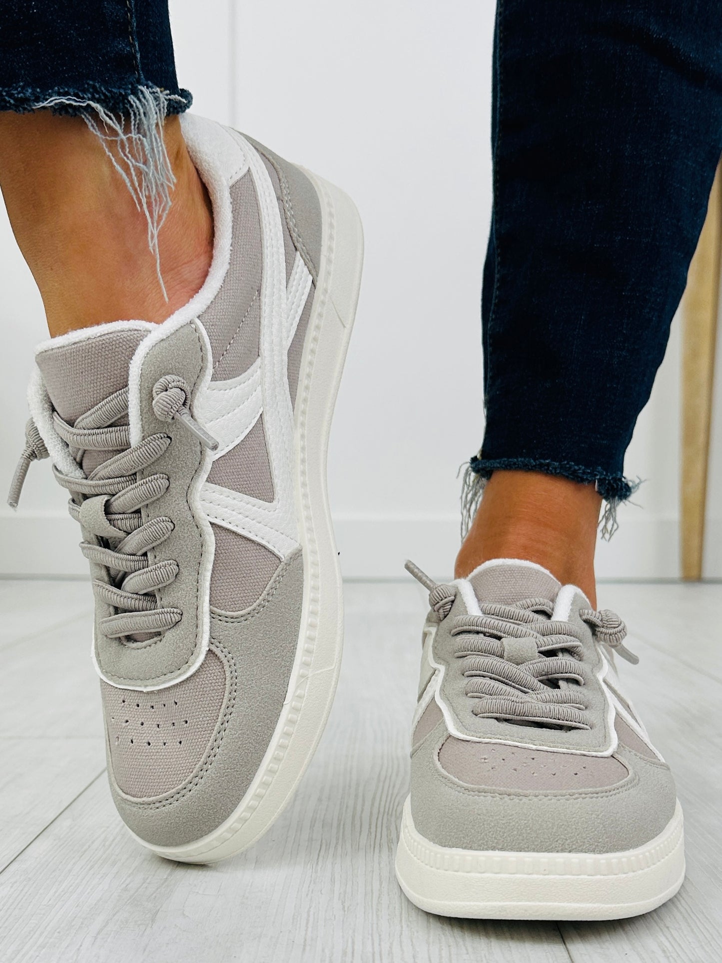 Weekend Wander Sneakers In Grey/White