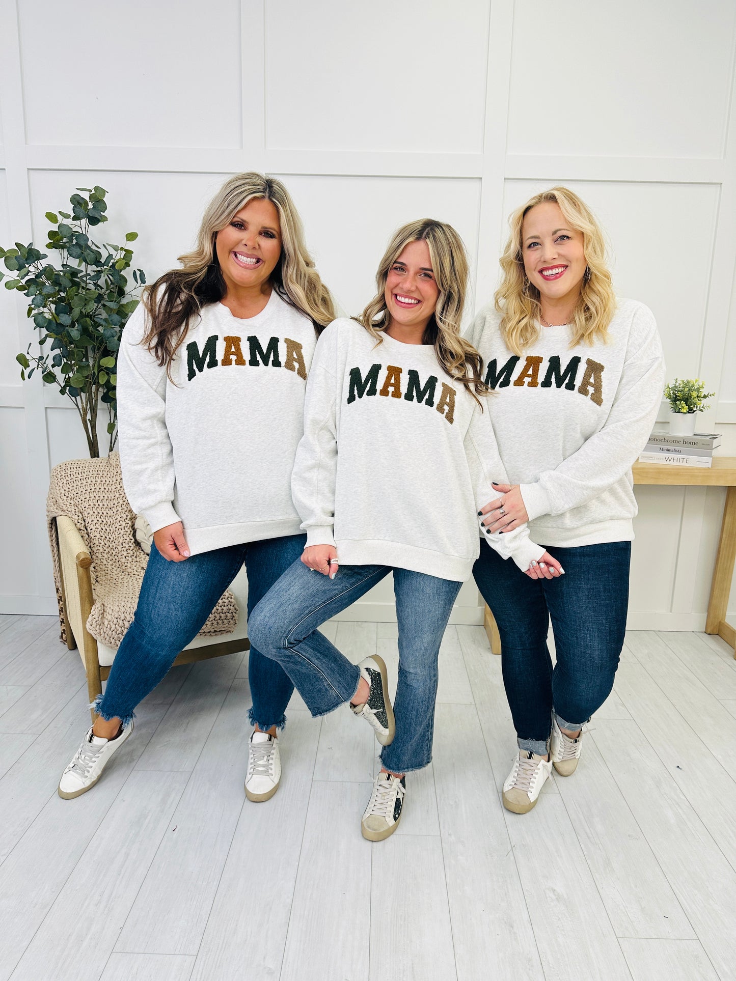 REG/CURVY MOCO Exclusive Mama Crewneck