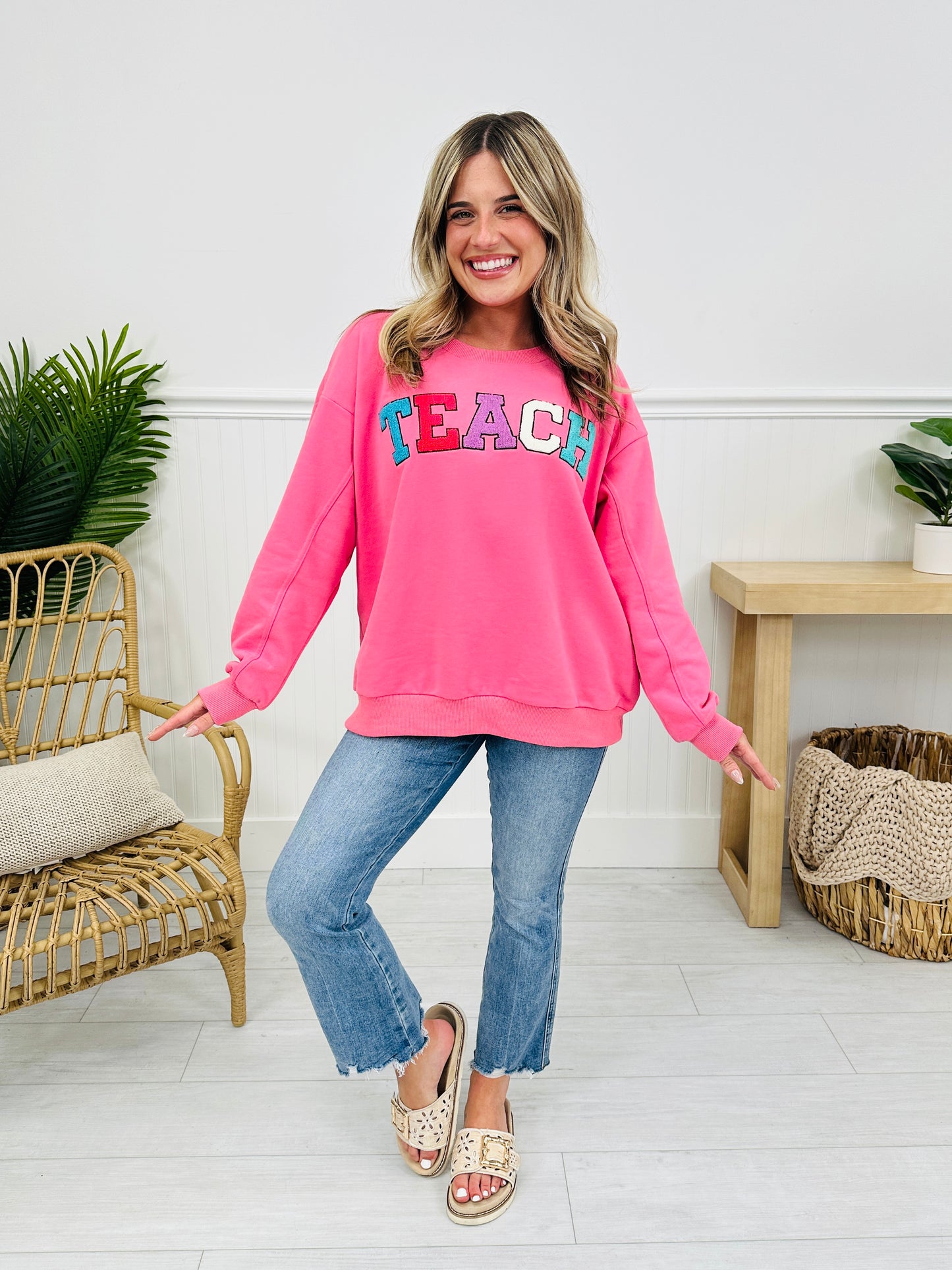 Teach MOCO Exclusive Crewneck In Pink