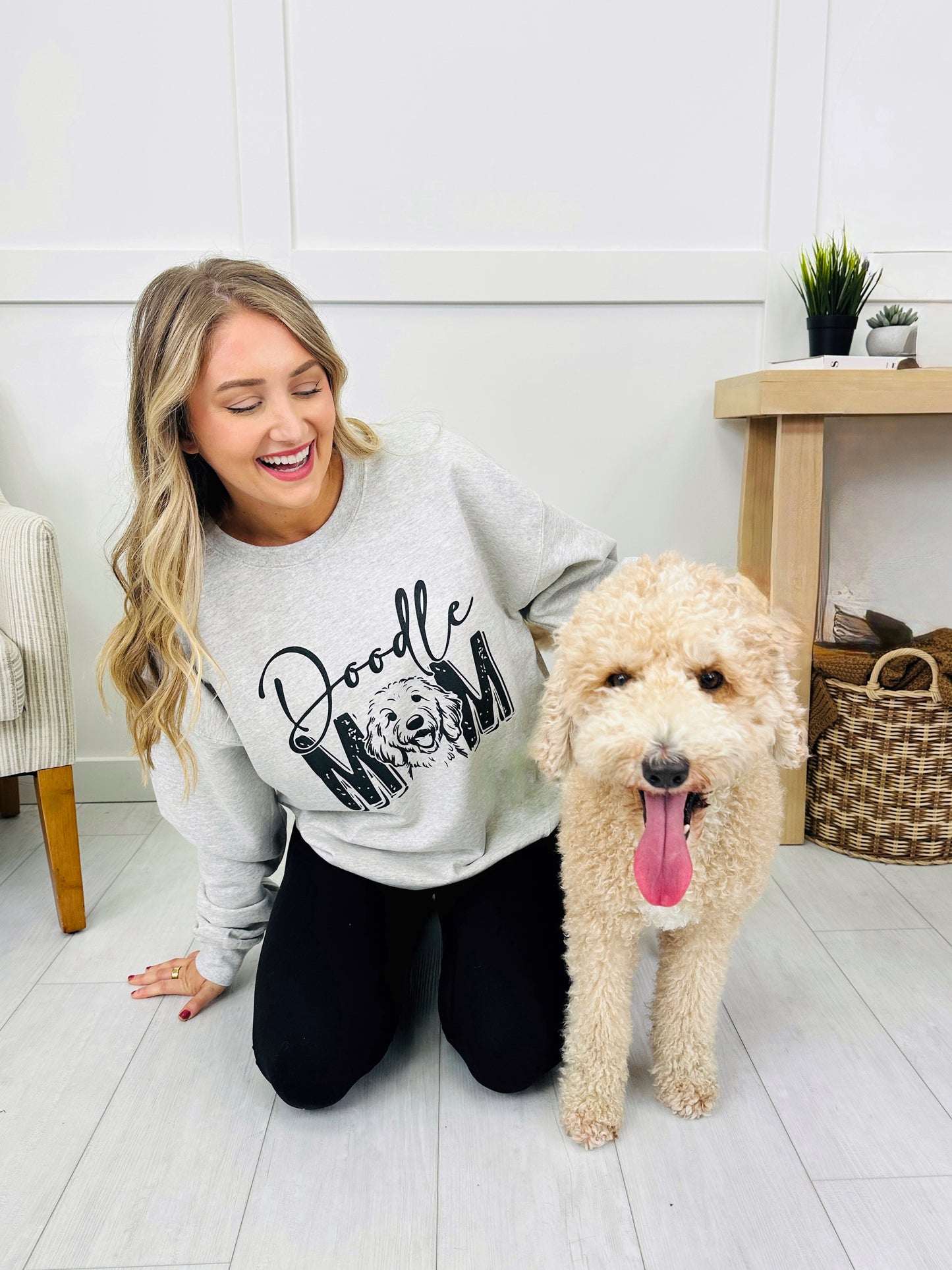 Doodle Mom Graphic Crewneck Sweatshirt