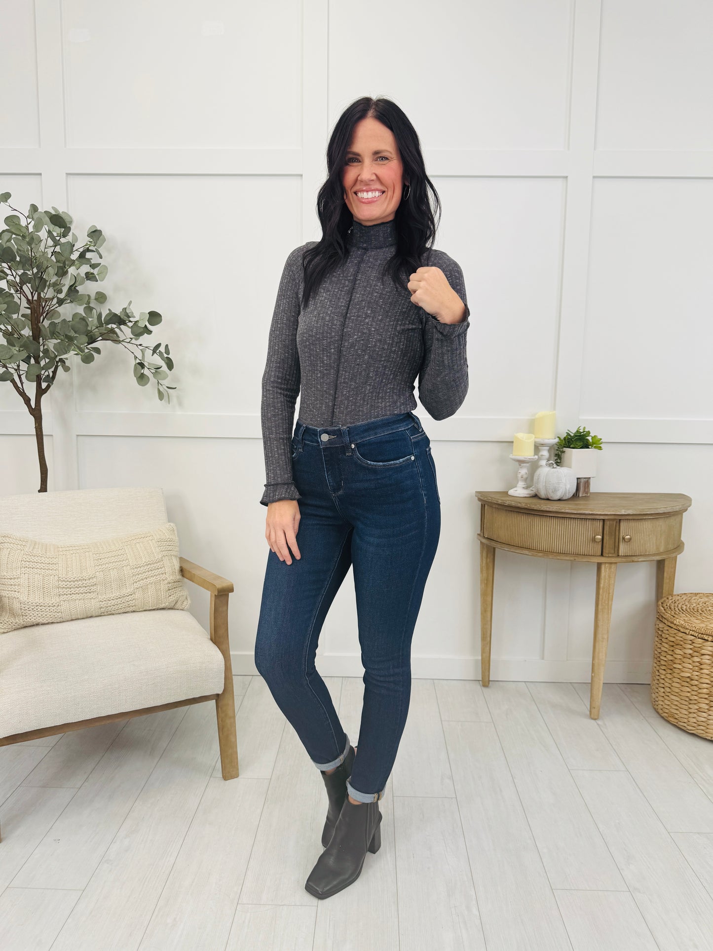 Refined Edge Top in Charcoal