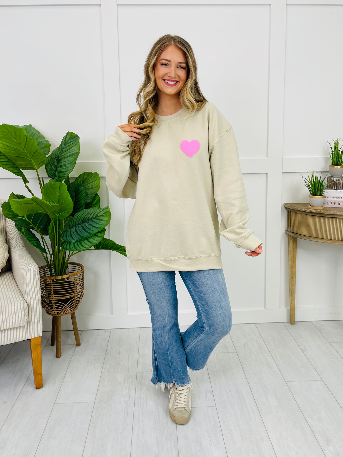 Happiest When Dilly Dallying Graphic Crewneck Sweatshirt