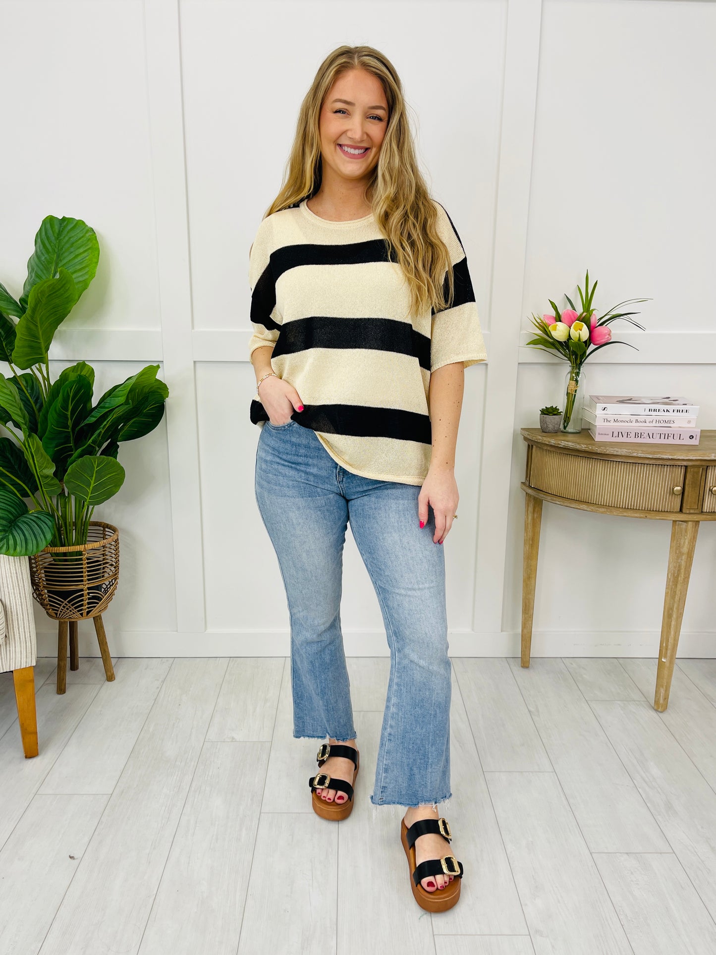The Modern Stripe Top In Black