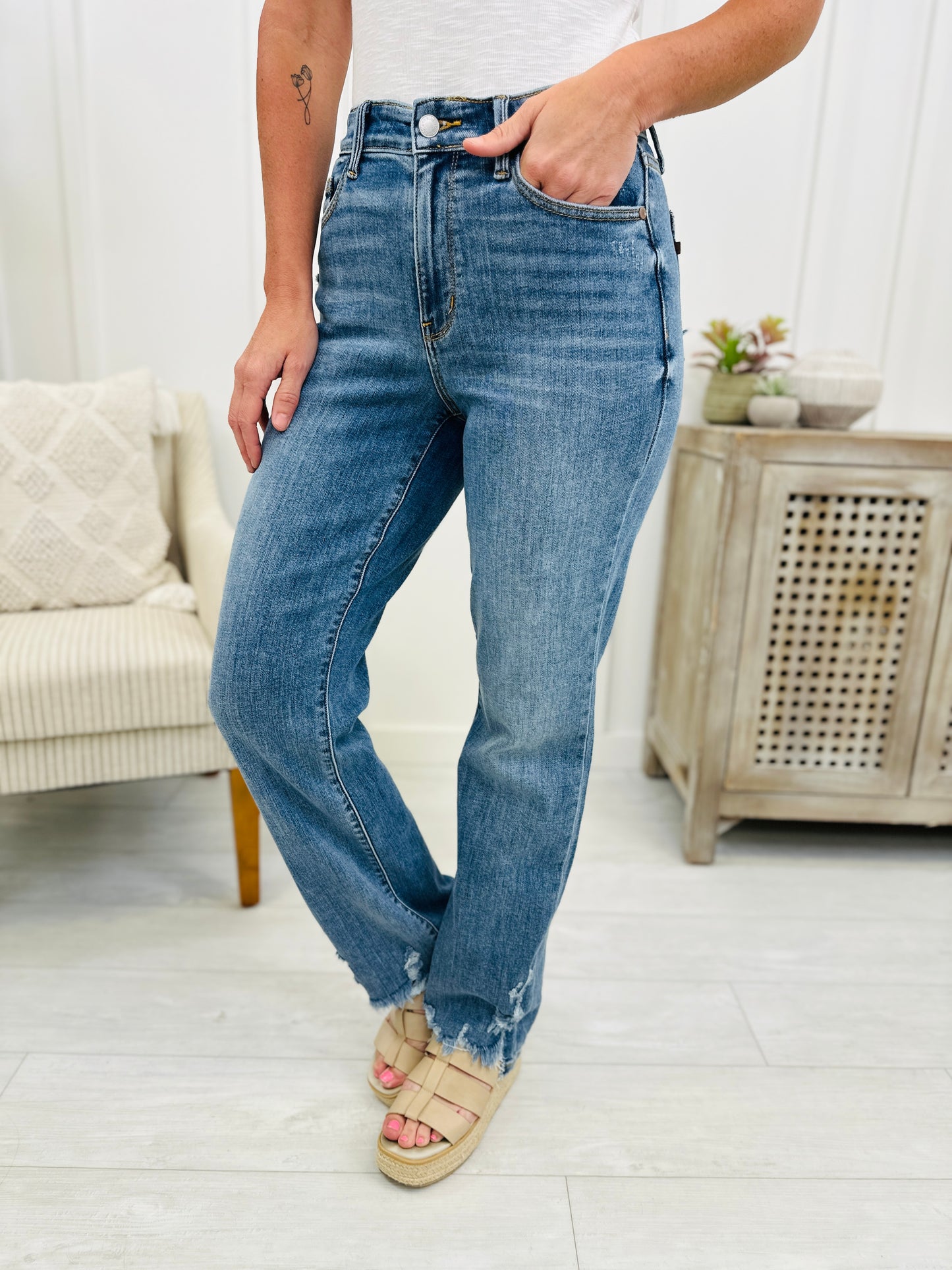 Judy Blue Straight to You Straight Leg Jeans in Reg/Curvy