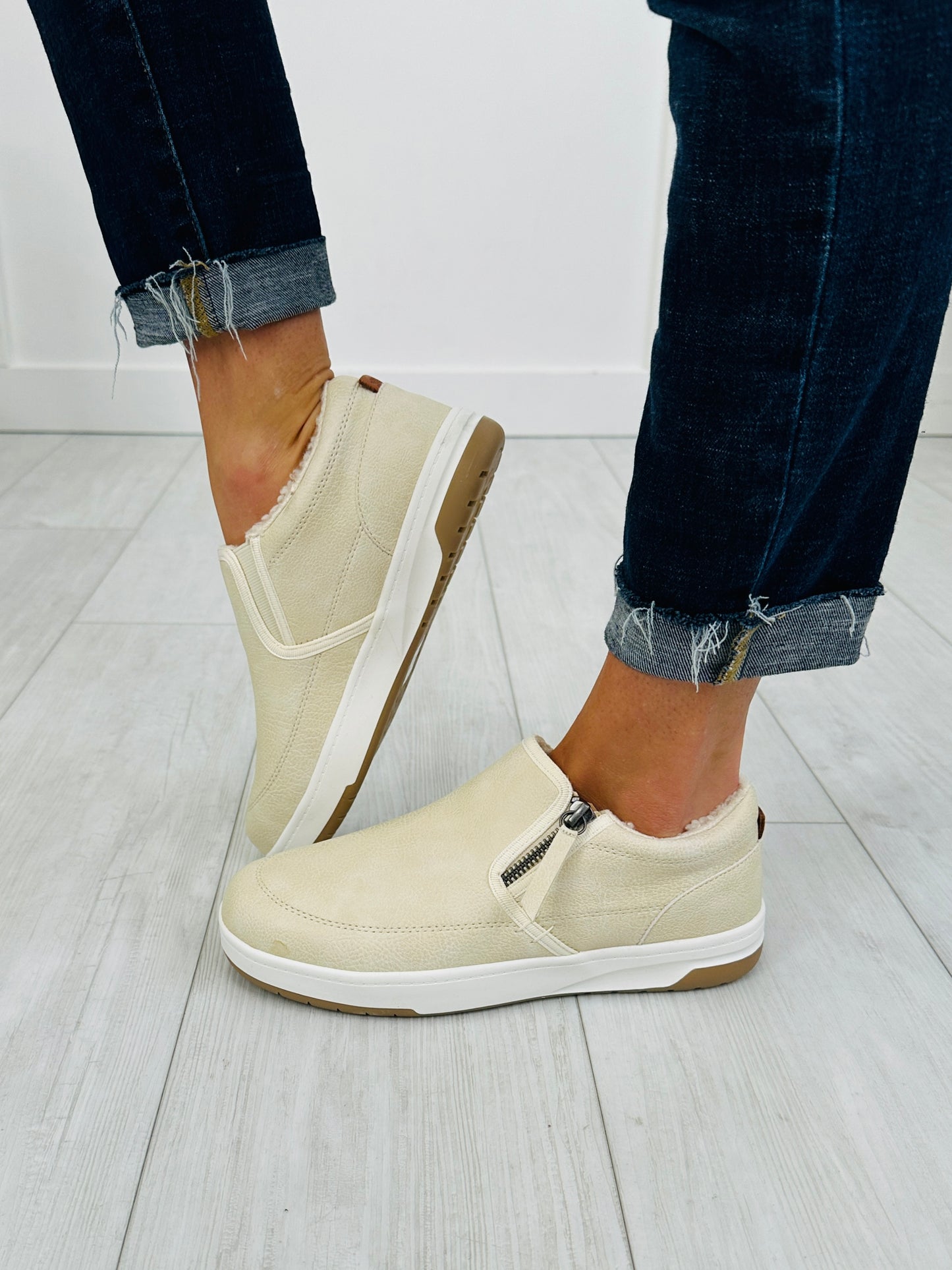 Toasty Trails Sneakers In Ivory