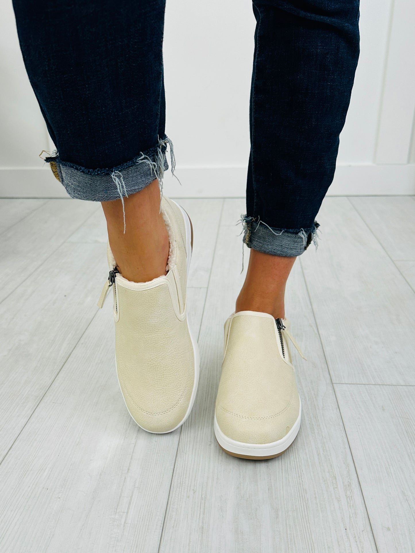 Toasty Trails Sneakers In Ivory