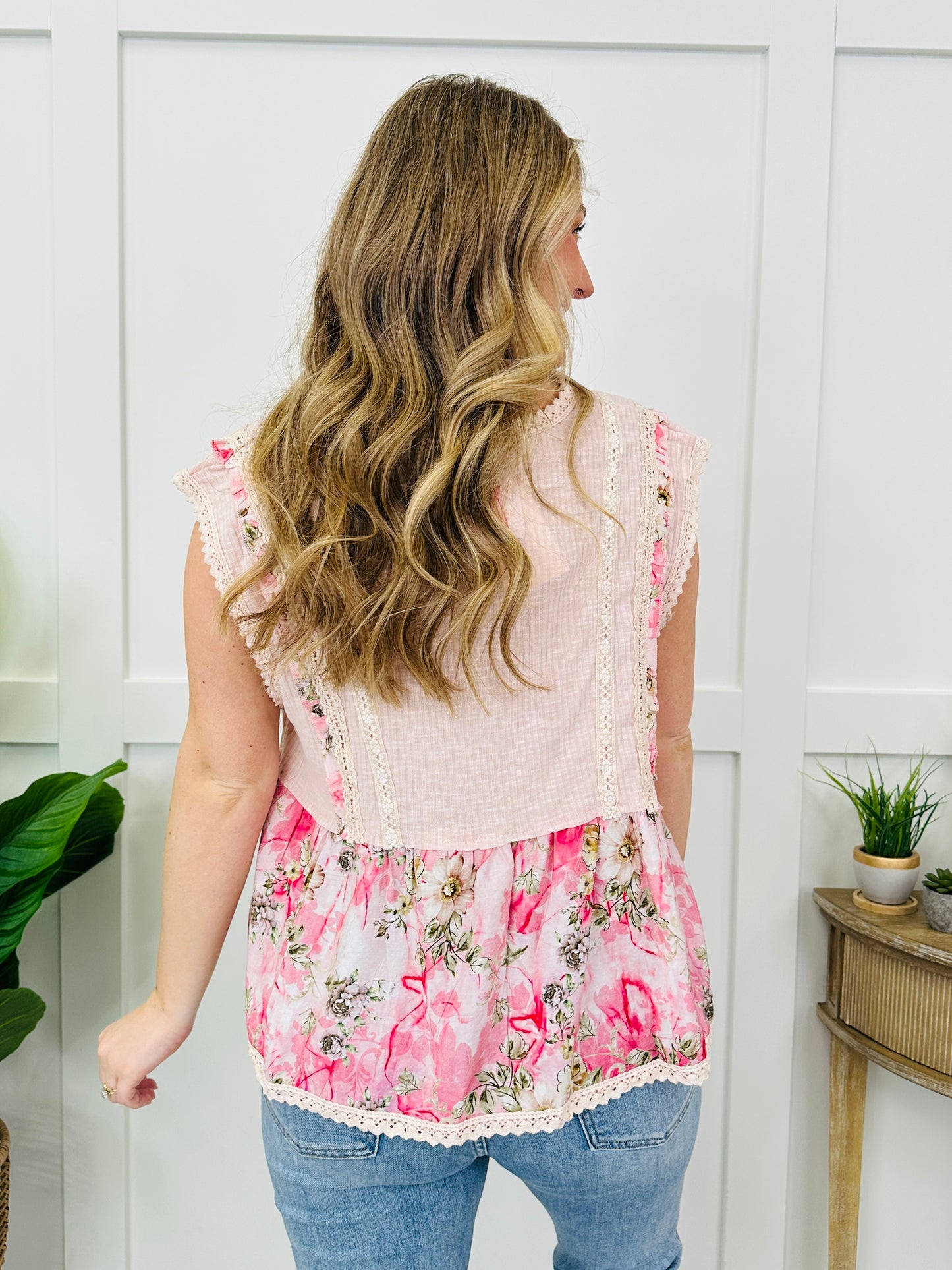 A Study in Stillness Tank Top In Pale Pink