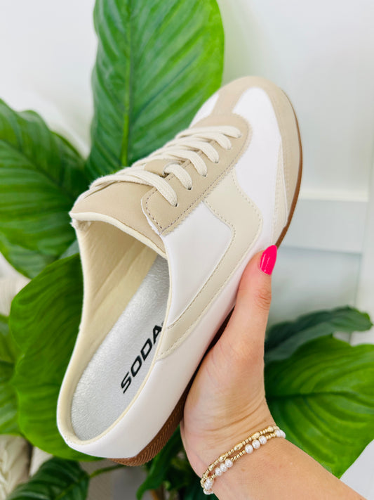 Weekend Runaround Sneakers In Lt Beige