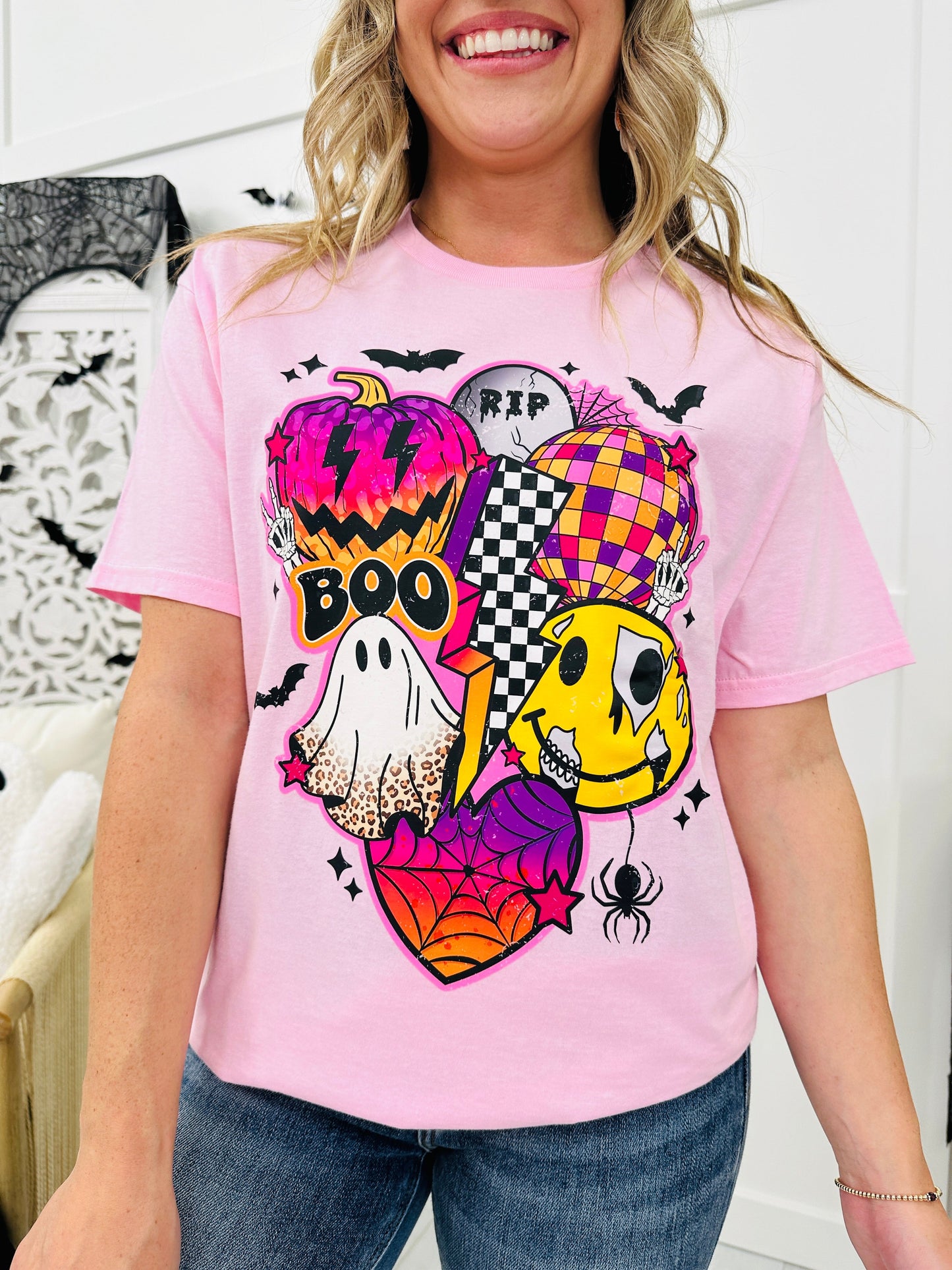 REG/CURVY Retro Halloween Vibes Graphic Tee