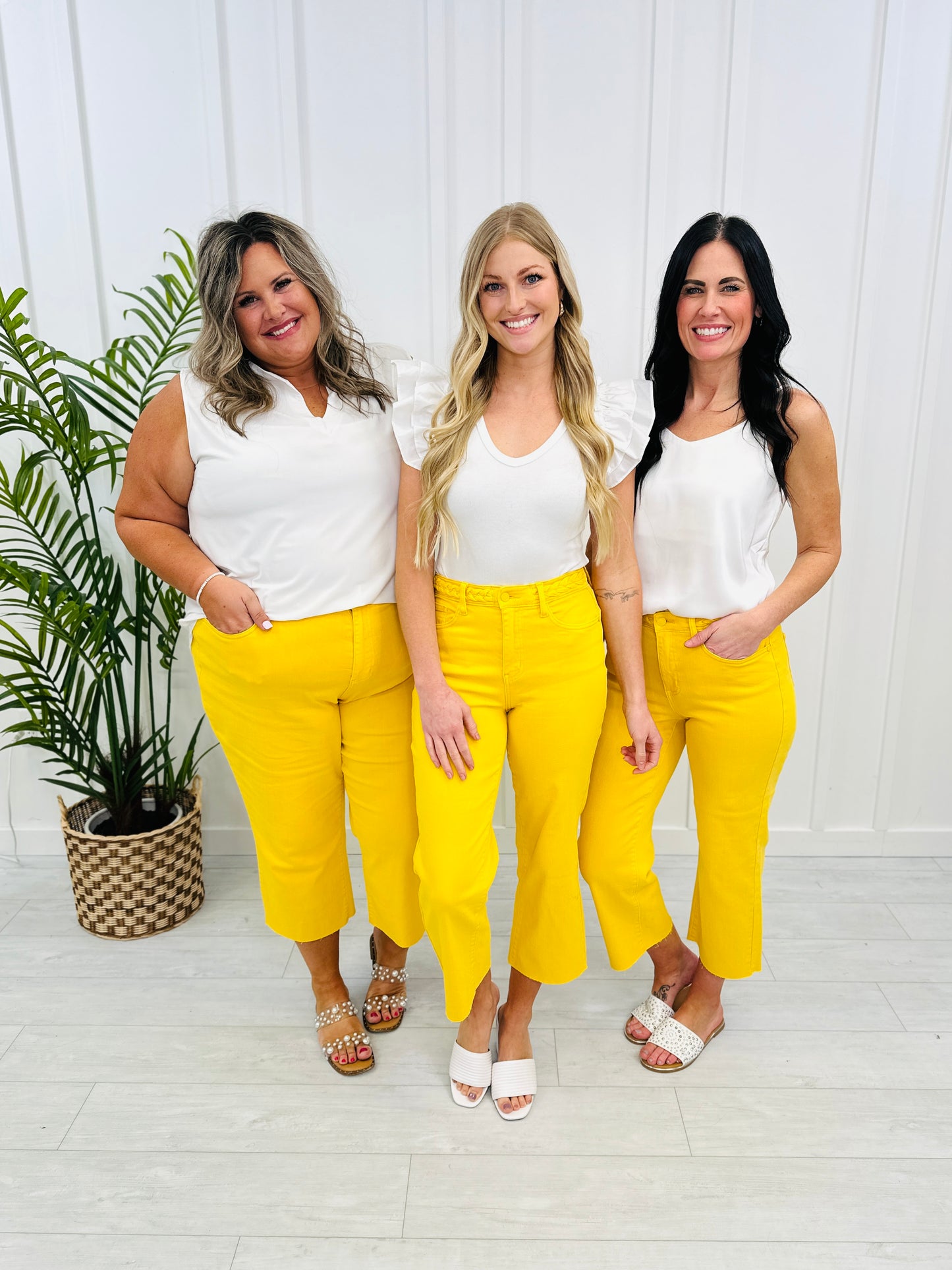 Judy Blue Walking on Sunshine Cropped Wide Leg Jeans in Reg/Curvy