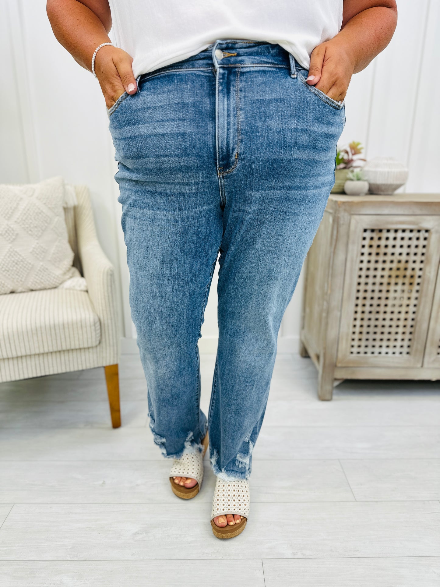 Judy Blue Straight to You Straight Leg Jeans in Reg/Curvy