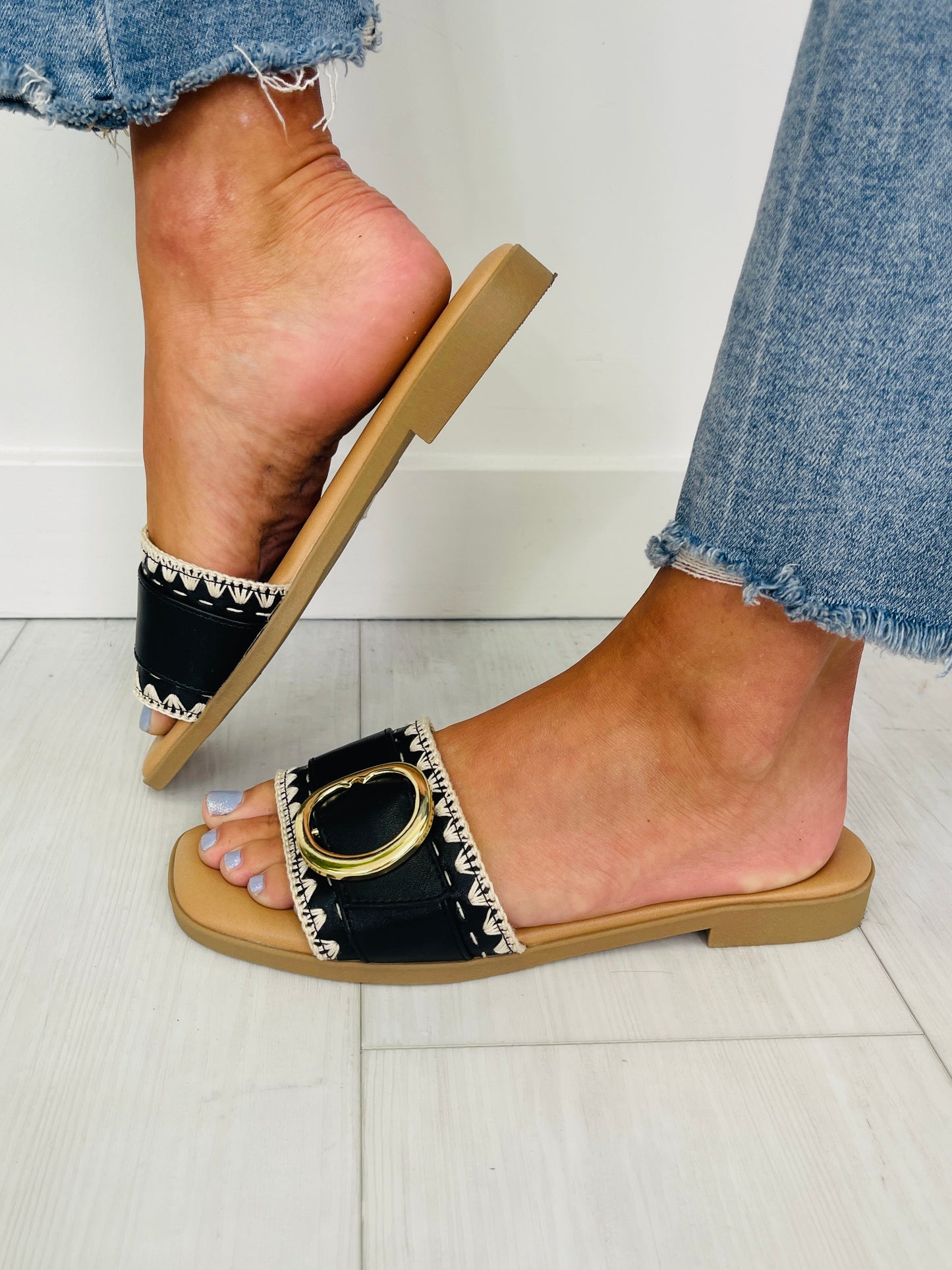 Daily Detail Sandals In Black