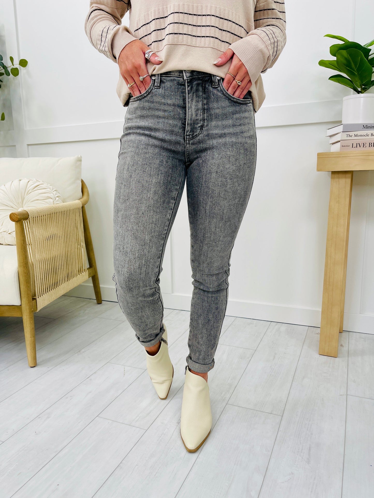 Judy Blue Gorgeous in Gray Tummy Control Butt Lifting Skinny Jeans in Reg/Curvy