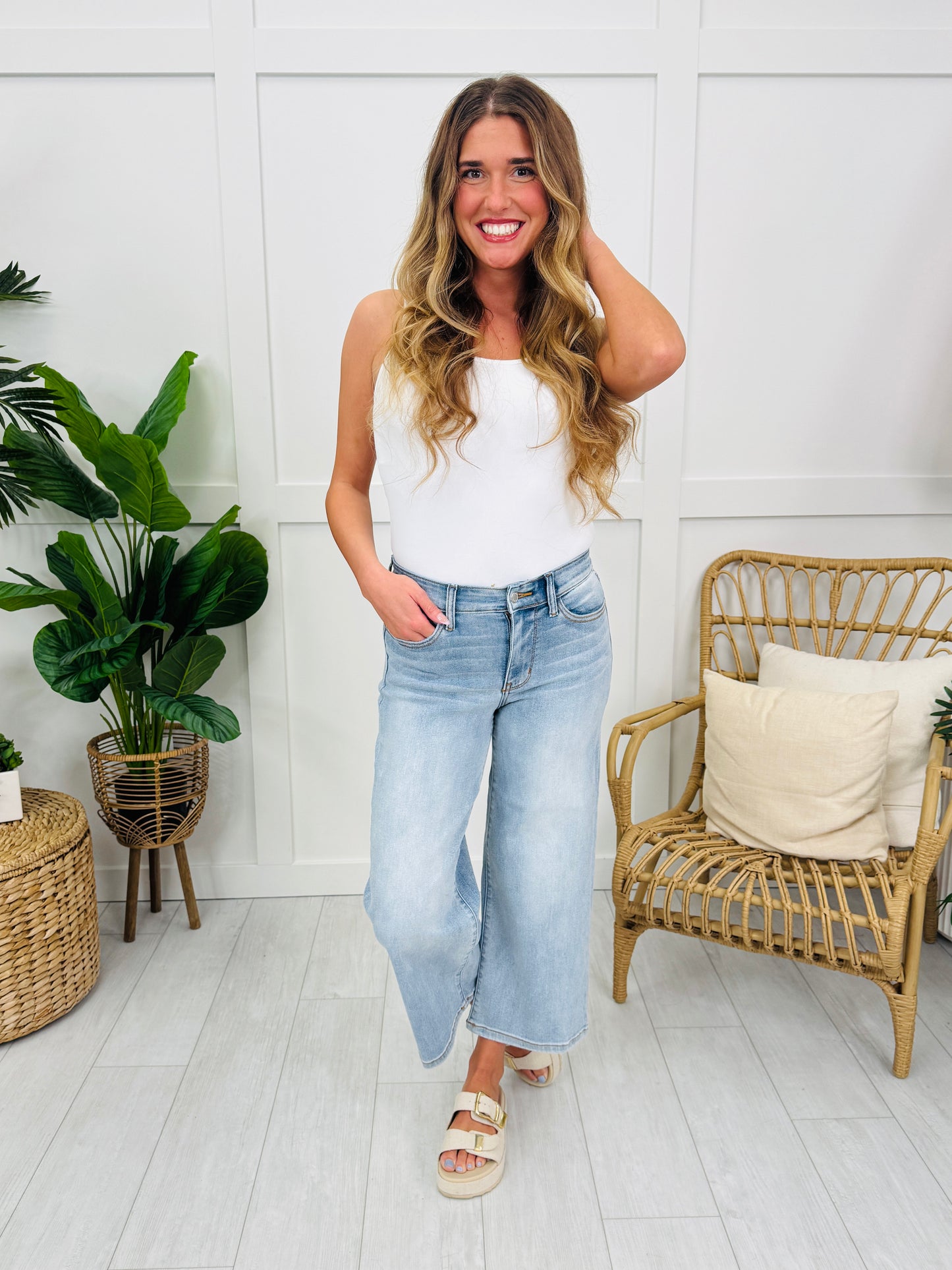 Judy Blue Breezing By Wide Leg Cropped Jeans