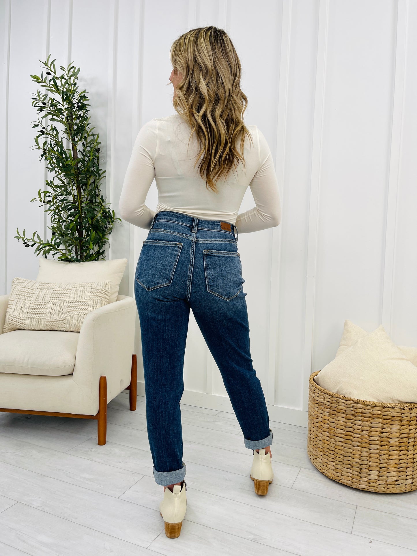 Judy Blue Convince Your Boyfriend Jeans in Reg/Curvy