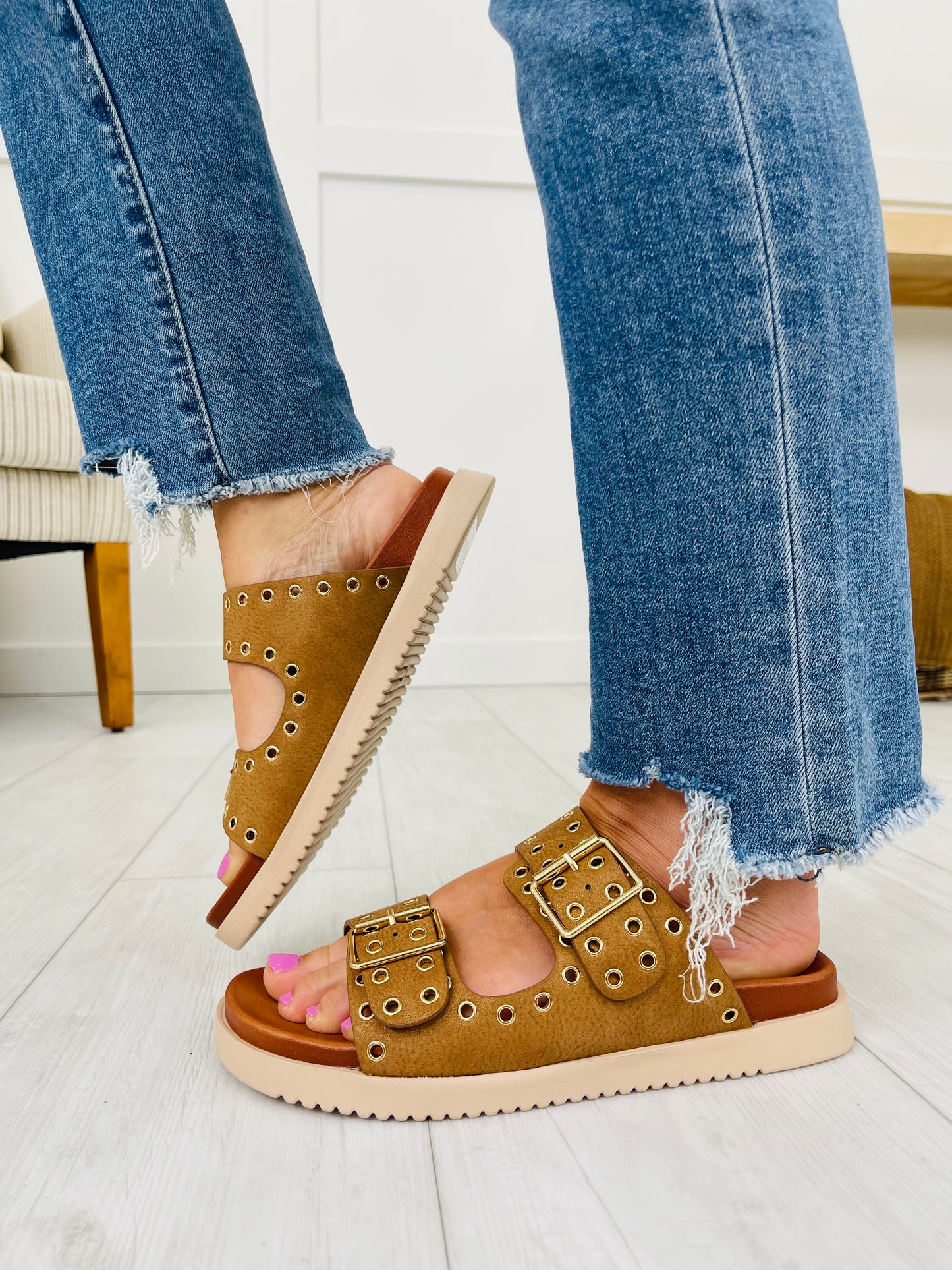Buckle Beat Sandals