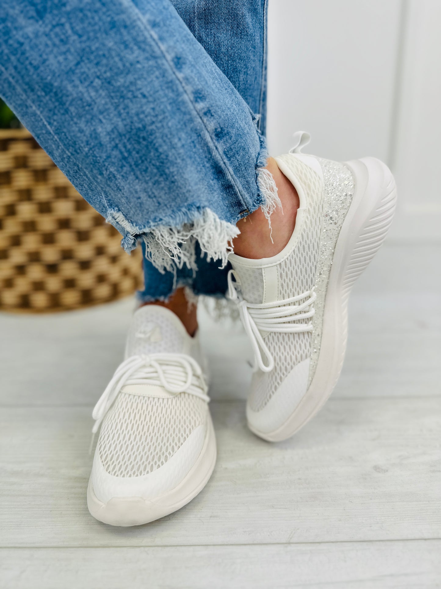Own The Night Sneakers In White Glitter