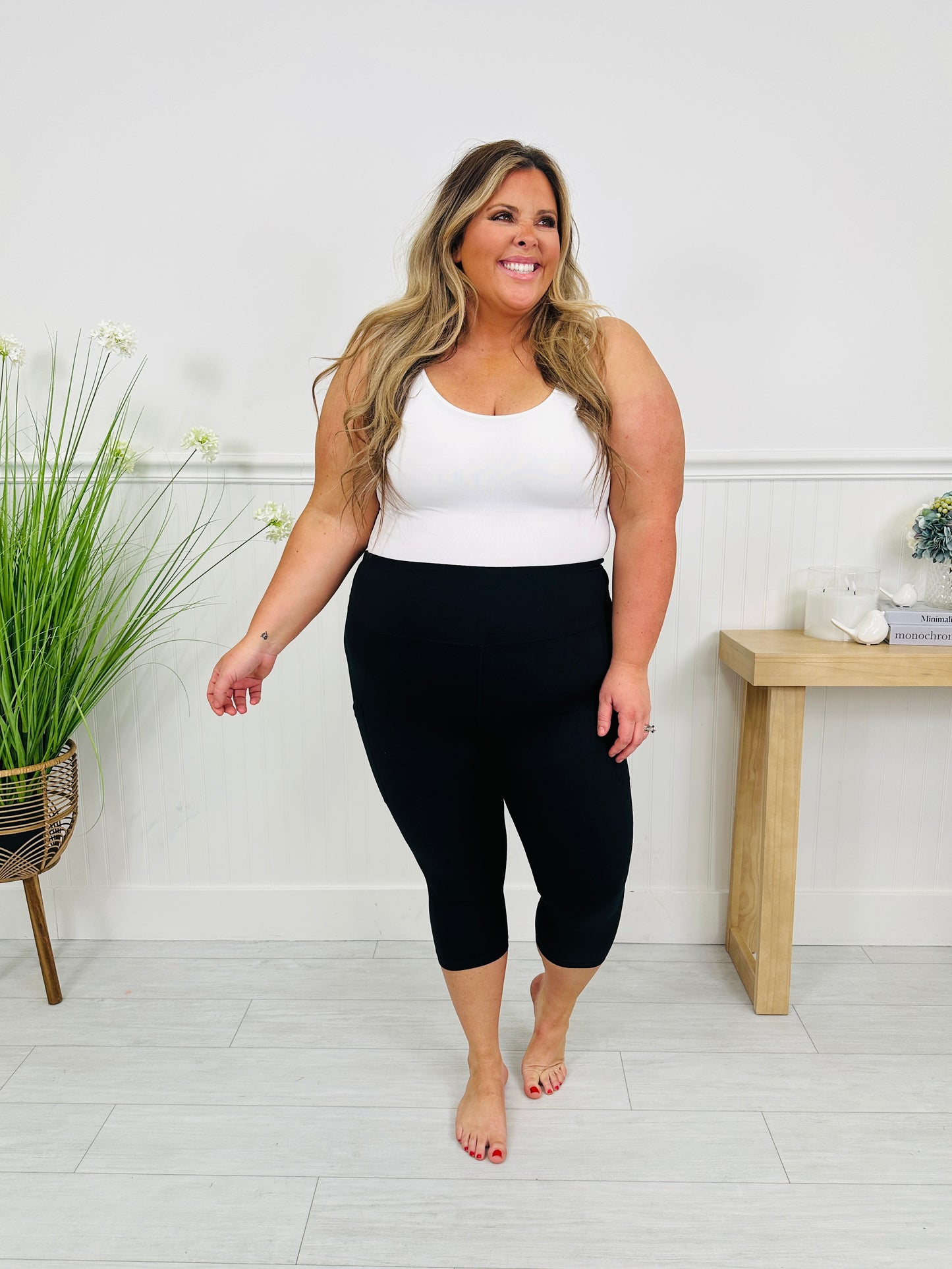 MOCO Exclusive Black Capri Leggings