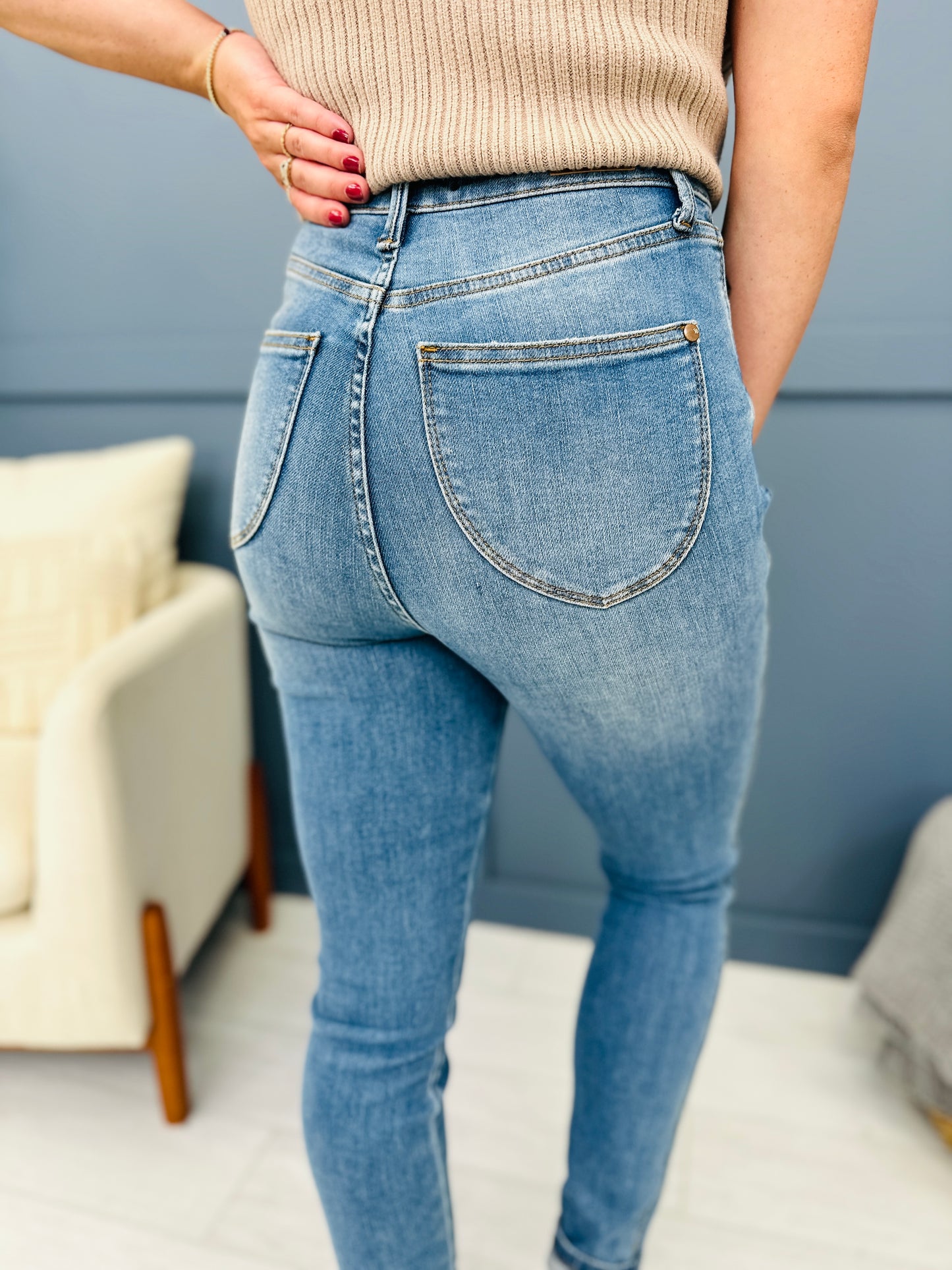 Judy Blue Triple Threat Tummy Control and Butt Lifting Skinny Jeans in REG/CURVY