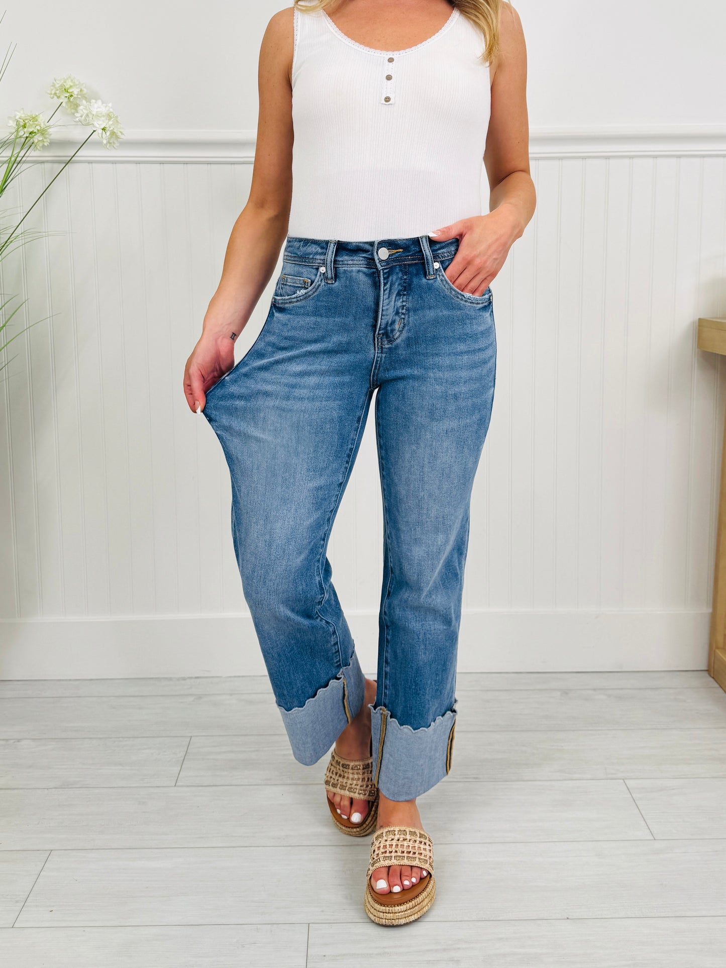 Scallop Sweetheart Tummy Control Cropped Straight Jeans