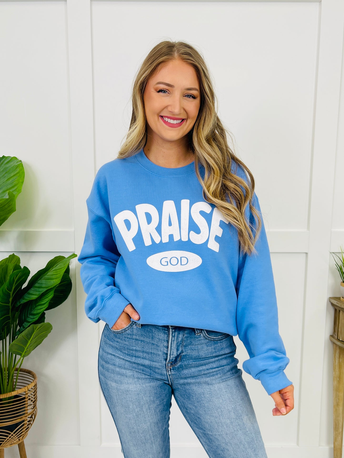 Praise God Graphic Crewneck Sweatshirt in Two Colors!