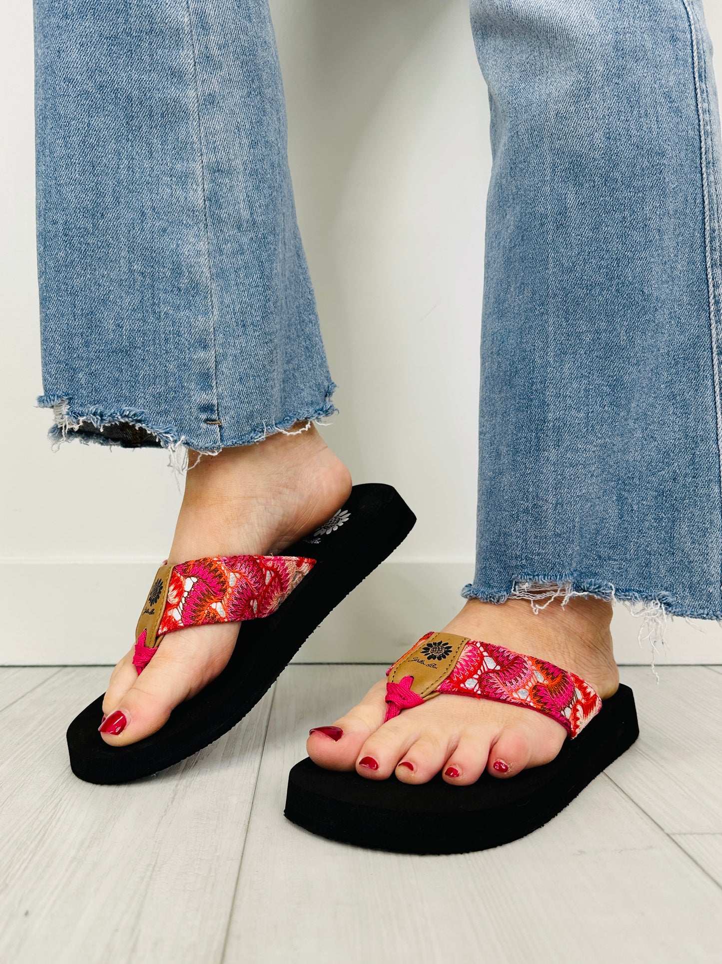 Coastal Wave Flip Flops In Fuchsia Multi