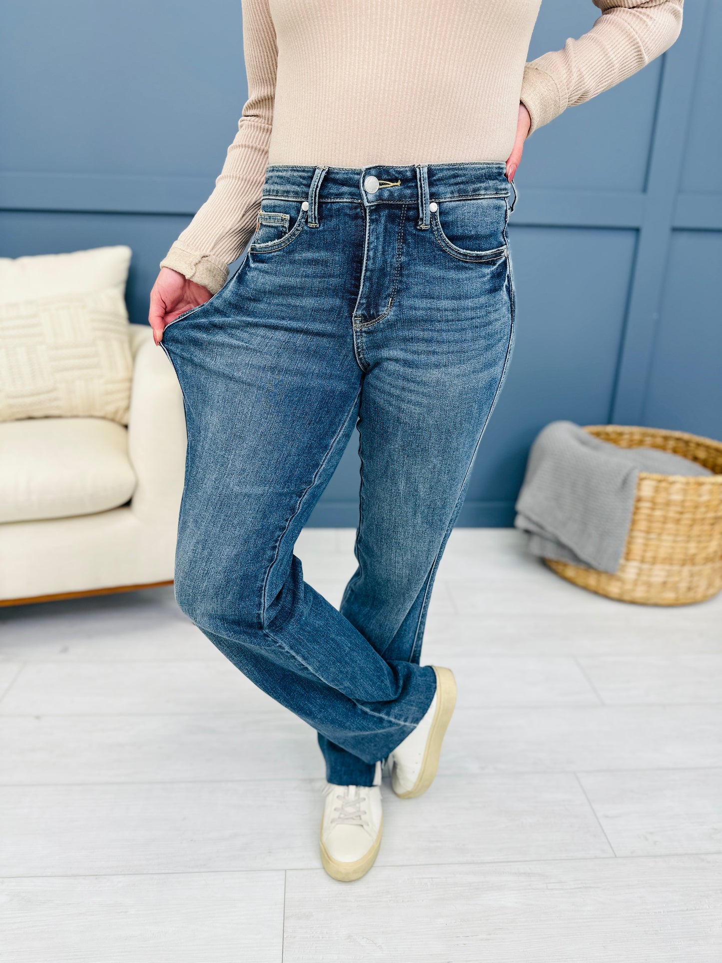 Judy Blue Worth The Wait Straight Tummy Control Jeans in Reg/Curvy