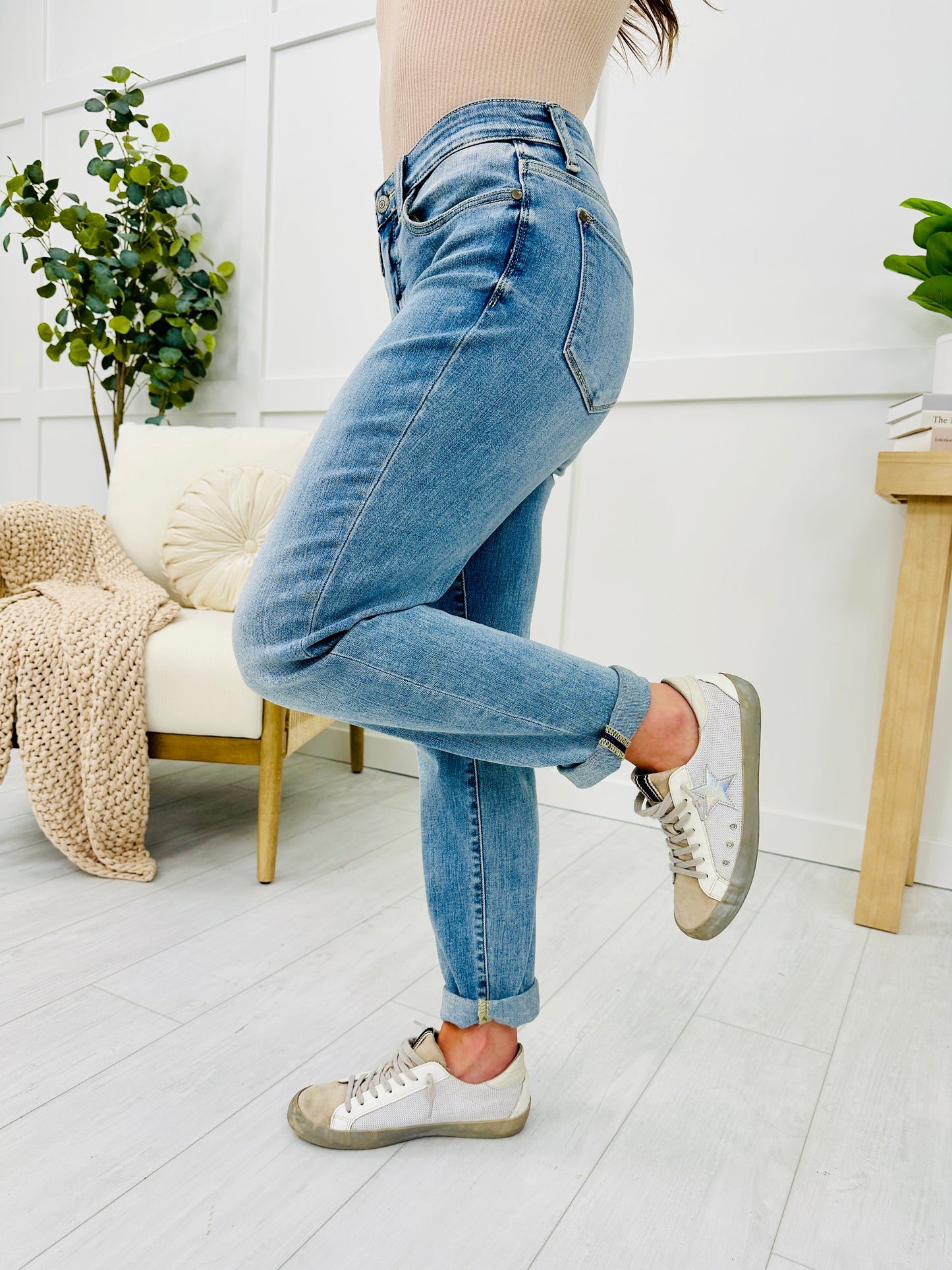 Judy Blue The Bleach Boys Midrise Boyfriend Jeans in Reg/Curvy