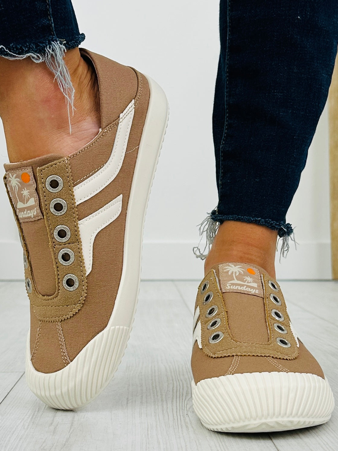 Seaside Slip-Ons Sneakers In Warm Taupe/Beige