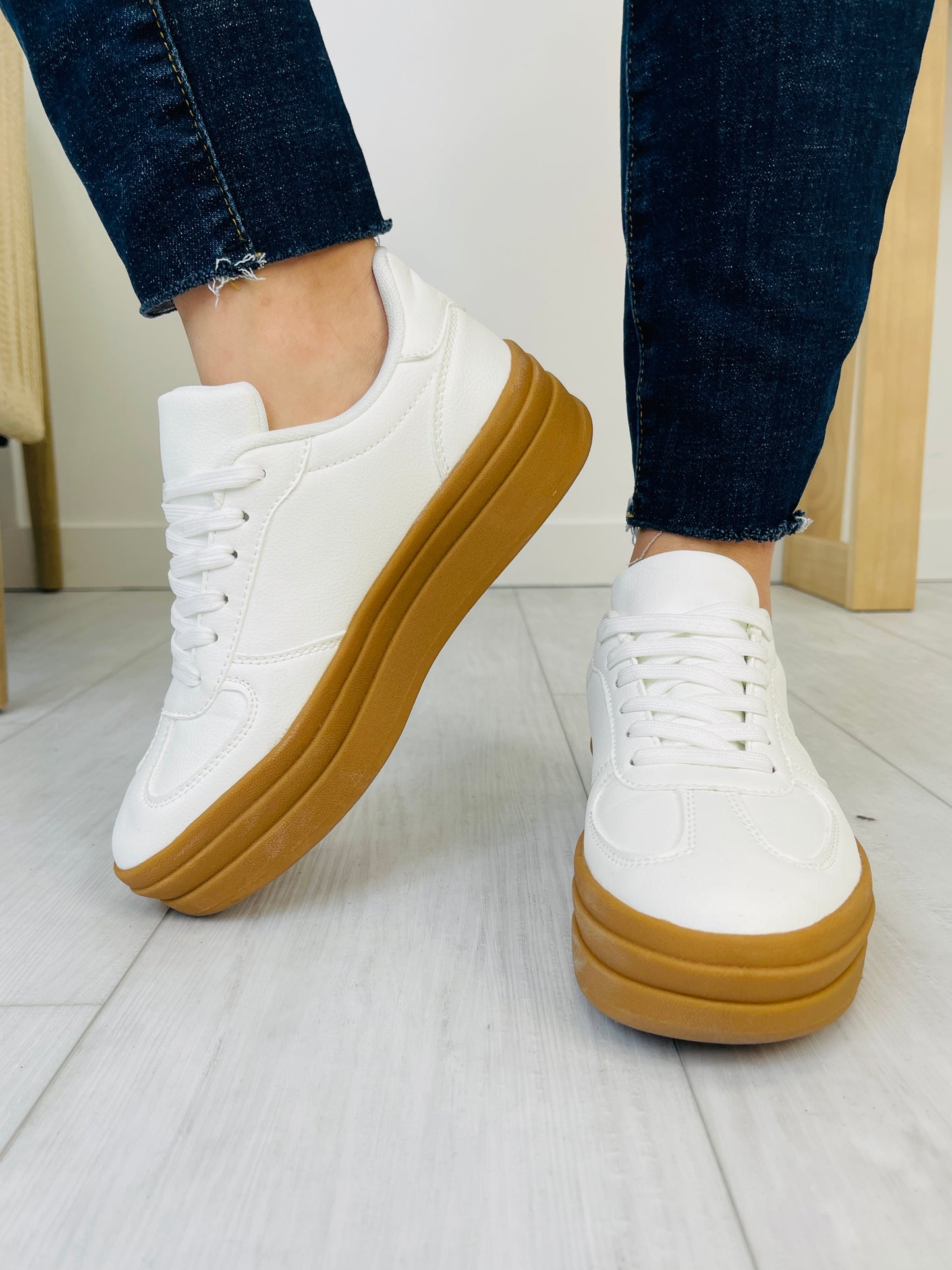 Run The World Sneakers In White