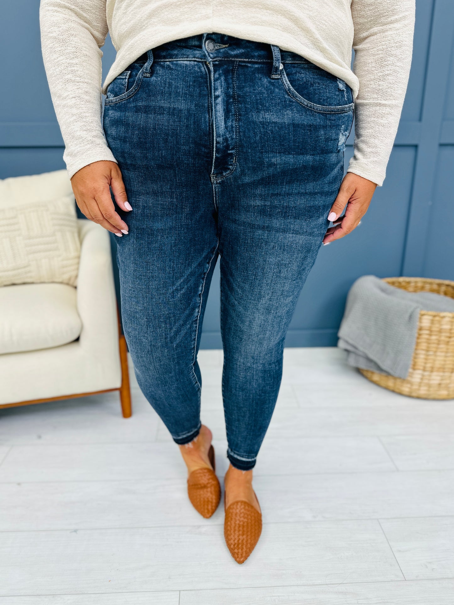 Judy Blue Who's In Control Tummy Control Skinny Jeans in Reg/Curvy