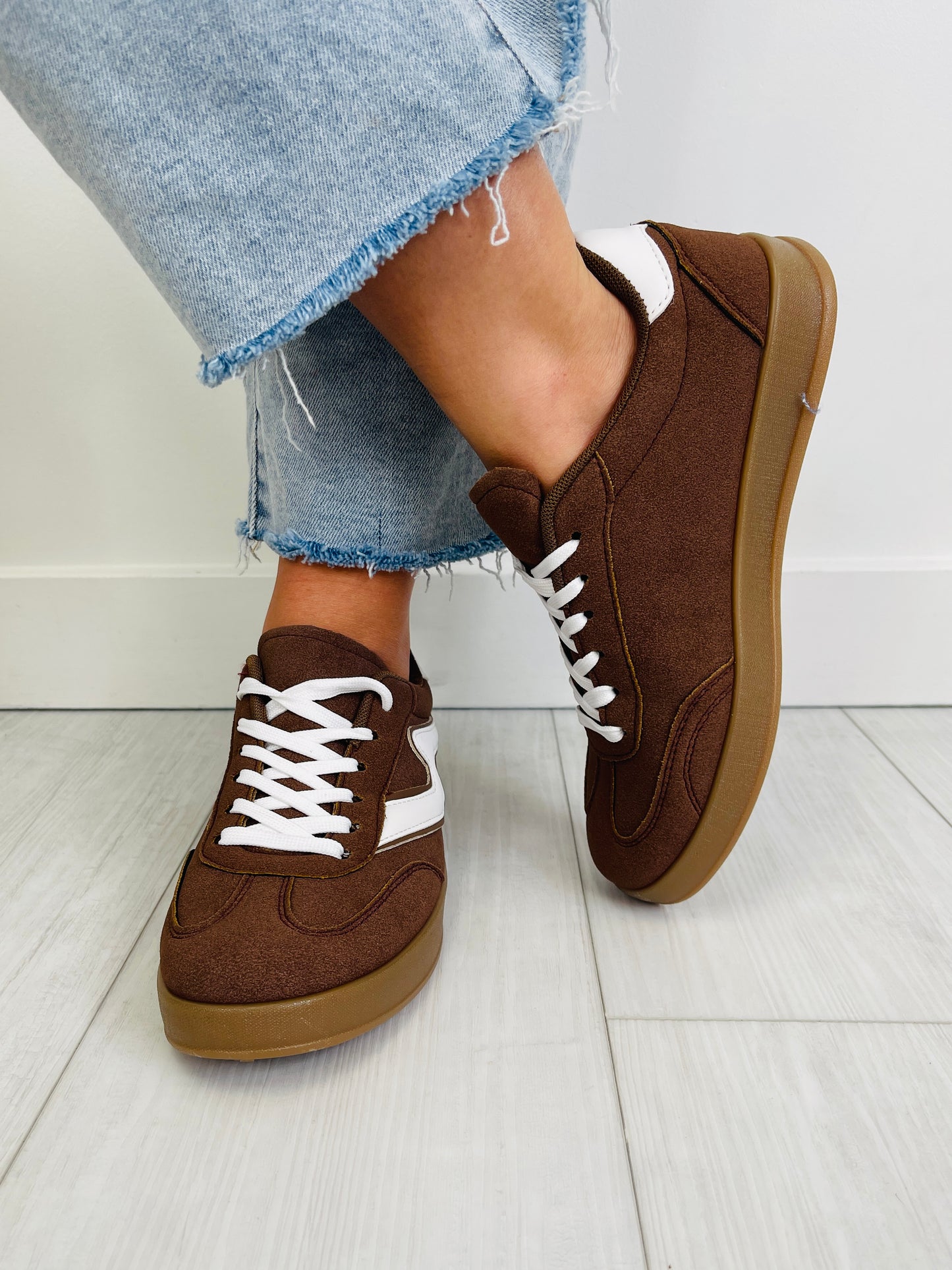 Good Company Sneakers In Brown