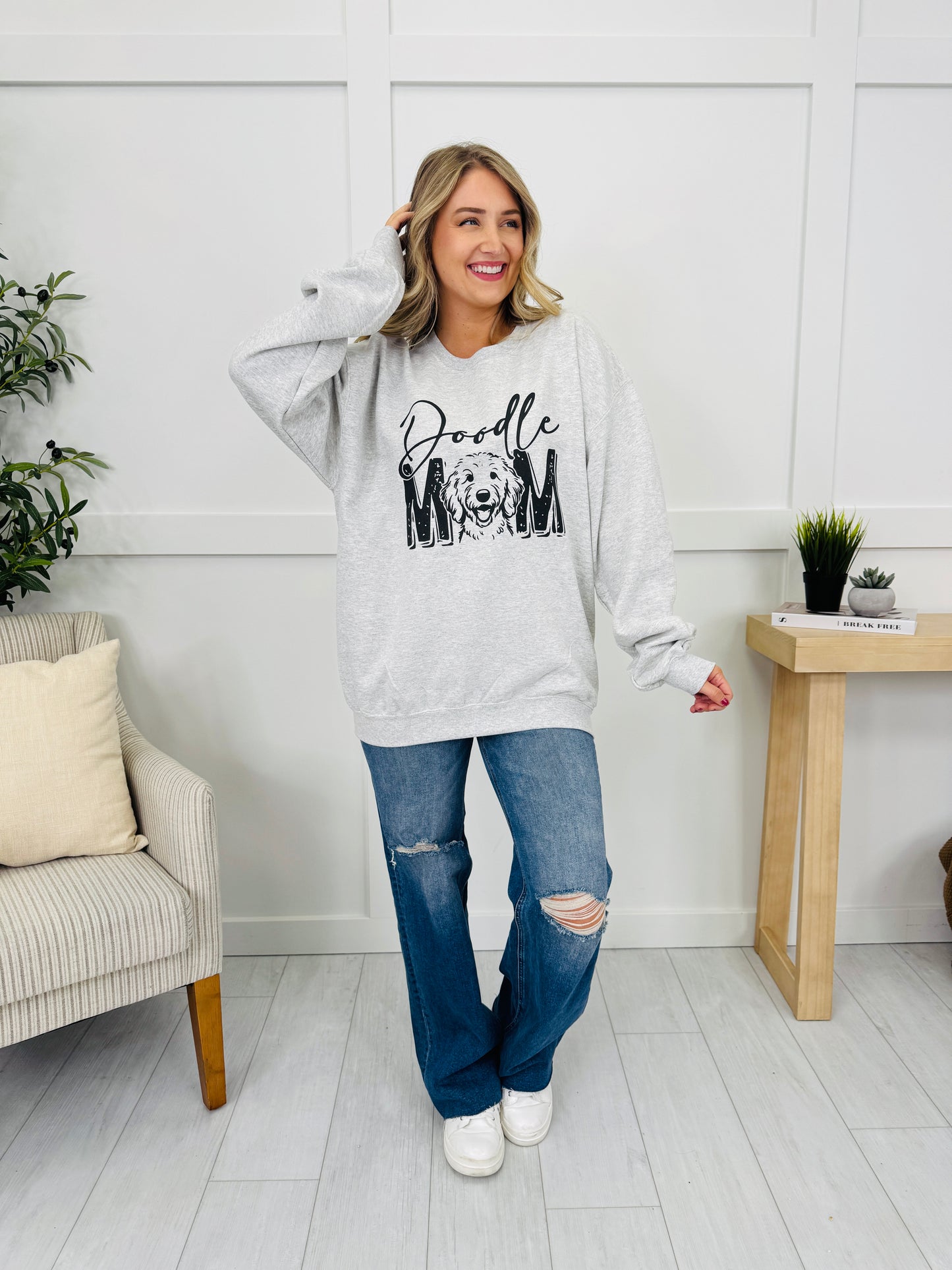 Doodle Mom Graphic Crewneck Sweatshirt